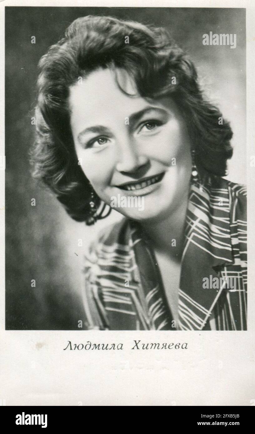 Qizlar tepada kamming Woodmansda Sankt-Peterburgdan Rita