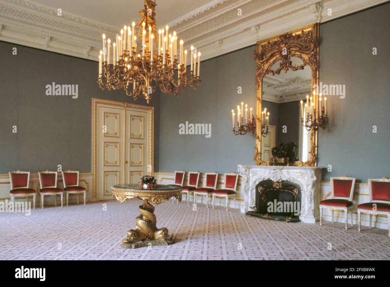 Interior of Paleis Noordeinde - reception meeting room (1984 Stock ...