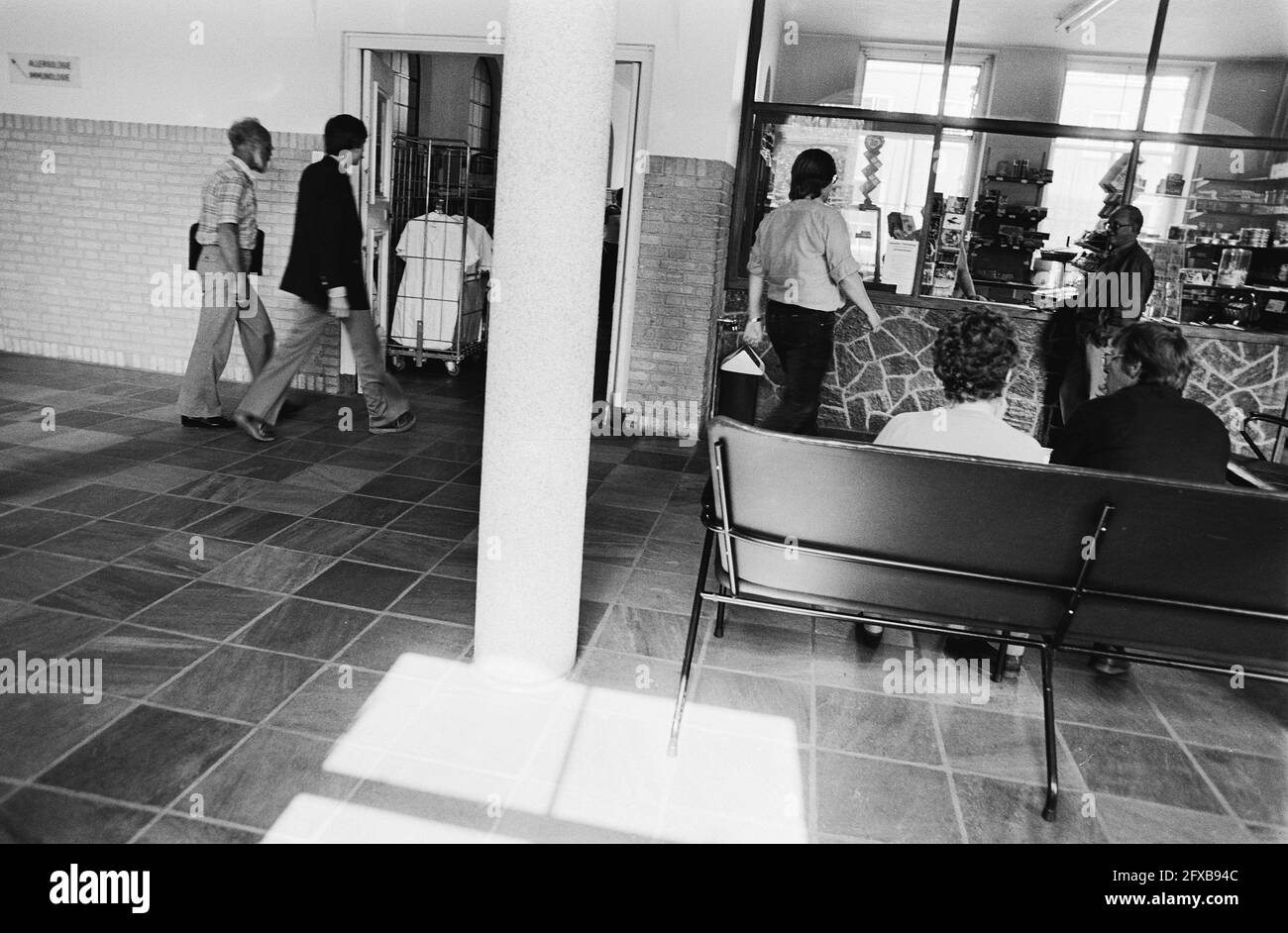 Interior of the waiting room, August 18, 1980, interiors, hospitals ...