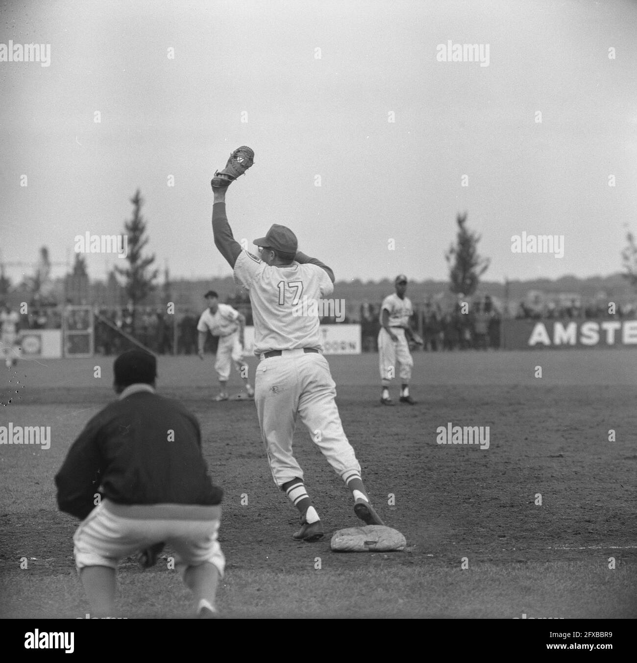 International Hockey week in Haarlem. Game moment from the USAF England v De Kieviten Netherlands match, June 30, 1963, matches, The Netherlands, 20th century press agency photo, news to remember, documentary, historic photography 1945-1990, visual stories, human history of the Twentieth Century, capturing moments in time Stock Photo