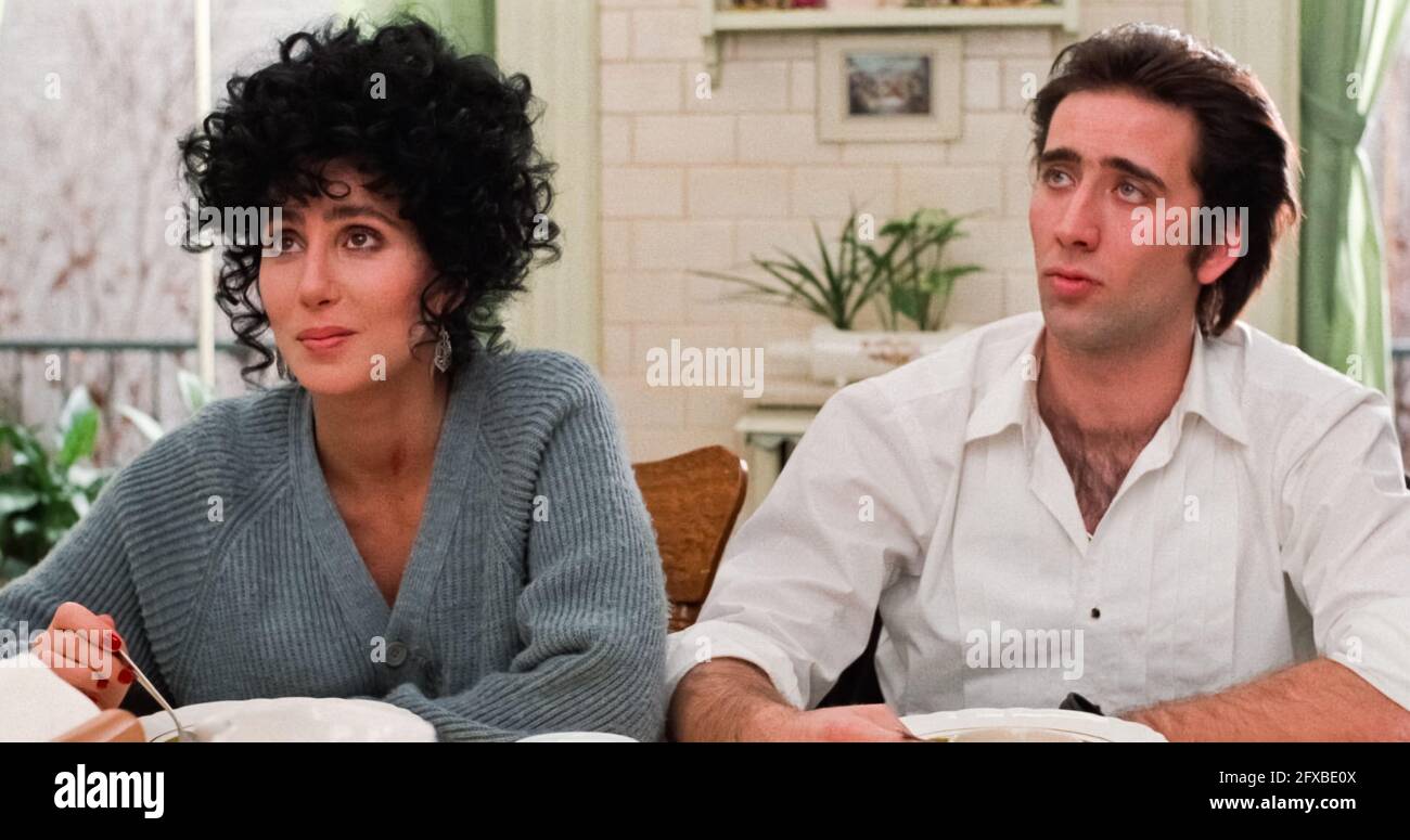 USA. Cher and Nicolas Cage in a scene from the (C)Metro-Goldwyn-Mayer movie:  Moonstruck (1987). Plot: Loretta Castorini, a bookkeeper from Brooklyn, New  York, finds herself in a difficult situation when she falls