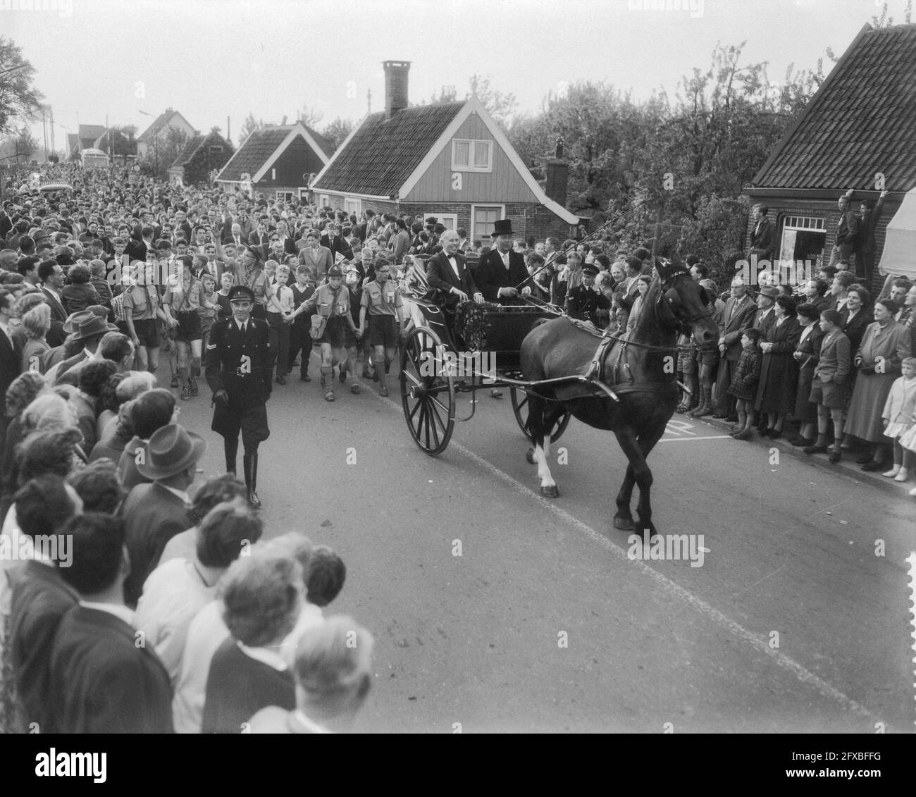 Entry of Victor Silvester in Blokker on the occasion of the music festival,  7 May 1959, The Netherlands, 20th century press agency photo, news to  remember, documentary, historic photography 1945-1990, visual stories,