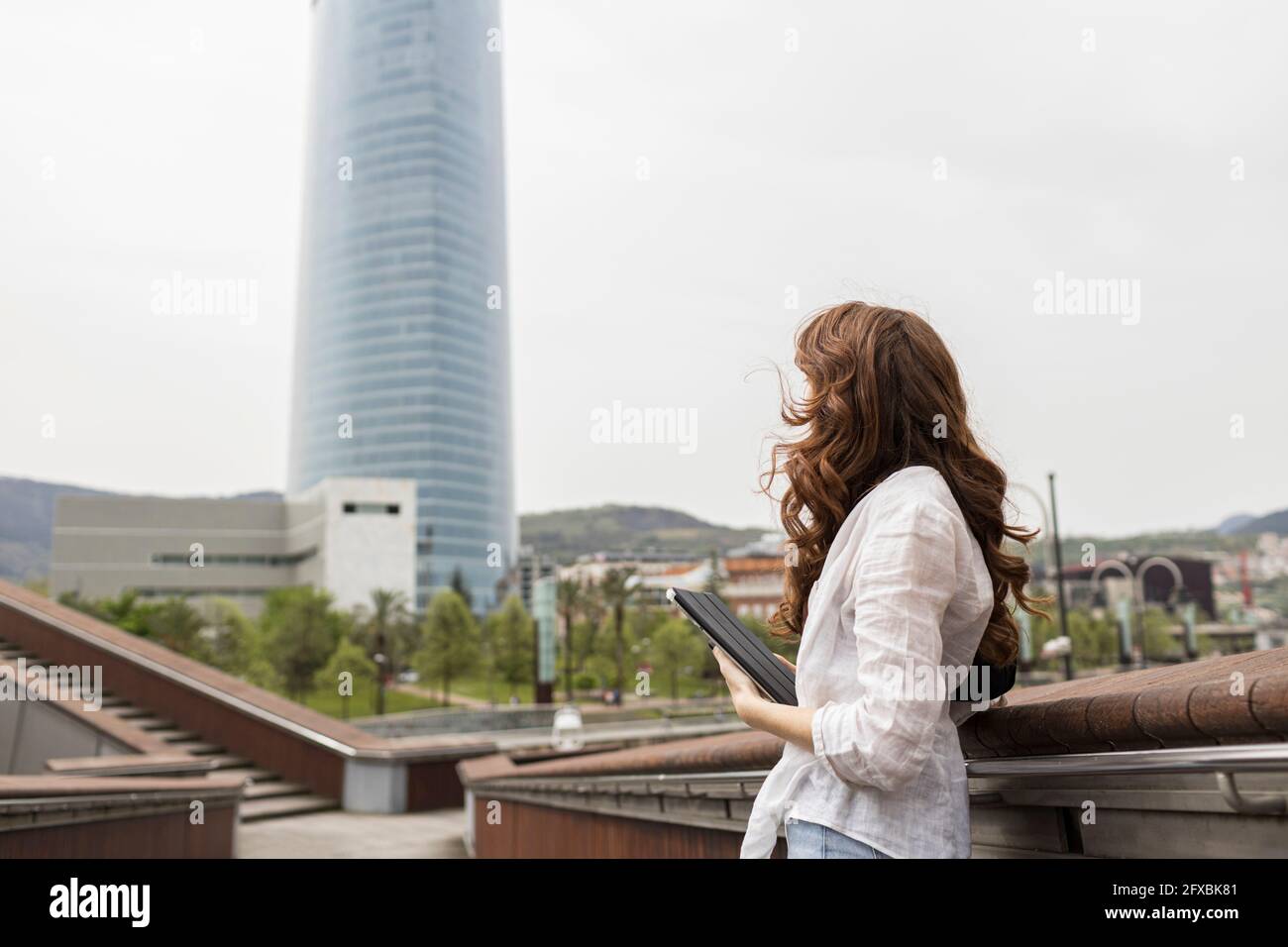 City woman in country hi-res stock photography and images - Alamy