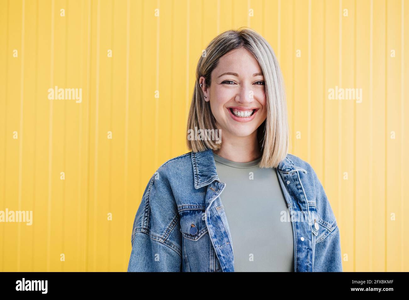 Smiling happy people in hi-res stock photography and images - Alamy