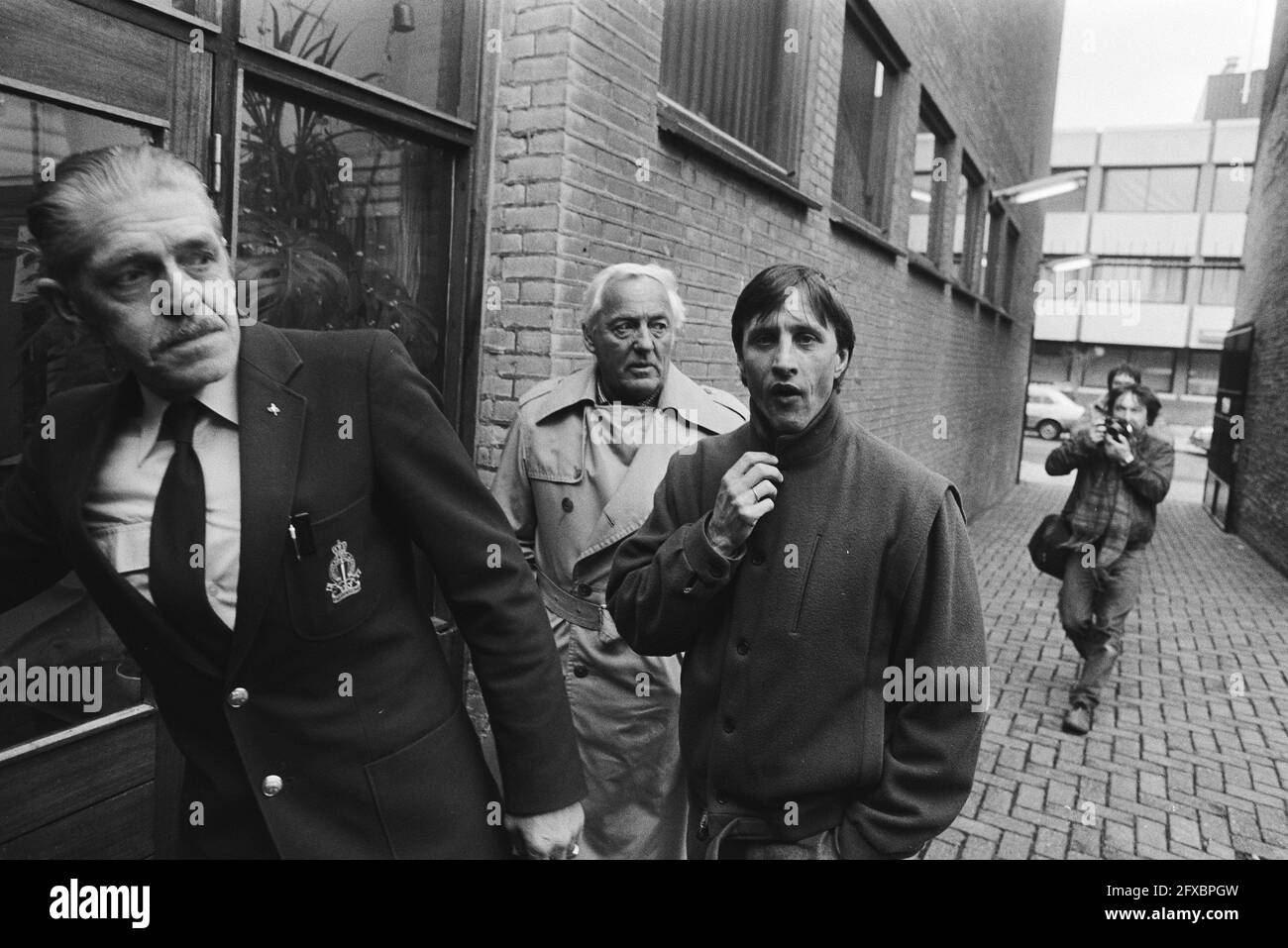 Johan Cruijff with his fatherinlaw Cor Coster entering the courthouse