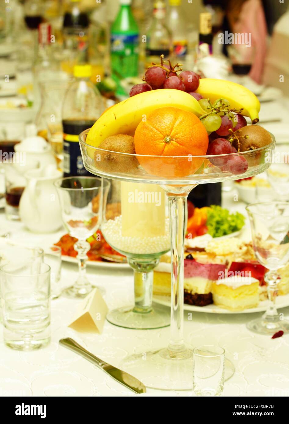Table of drinks bottles glasses hi-res stock photography and images - Alamy