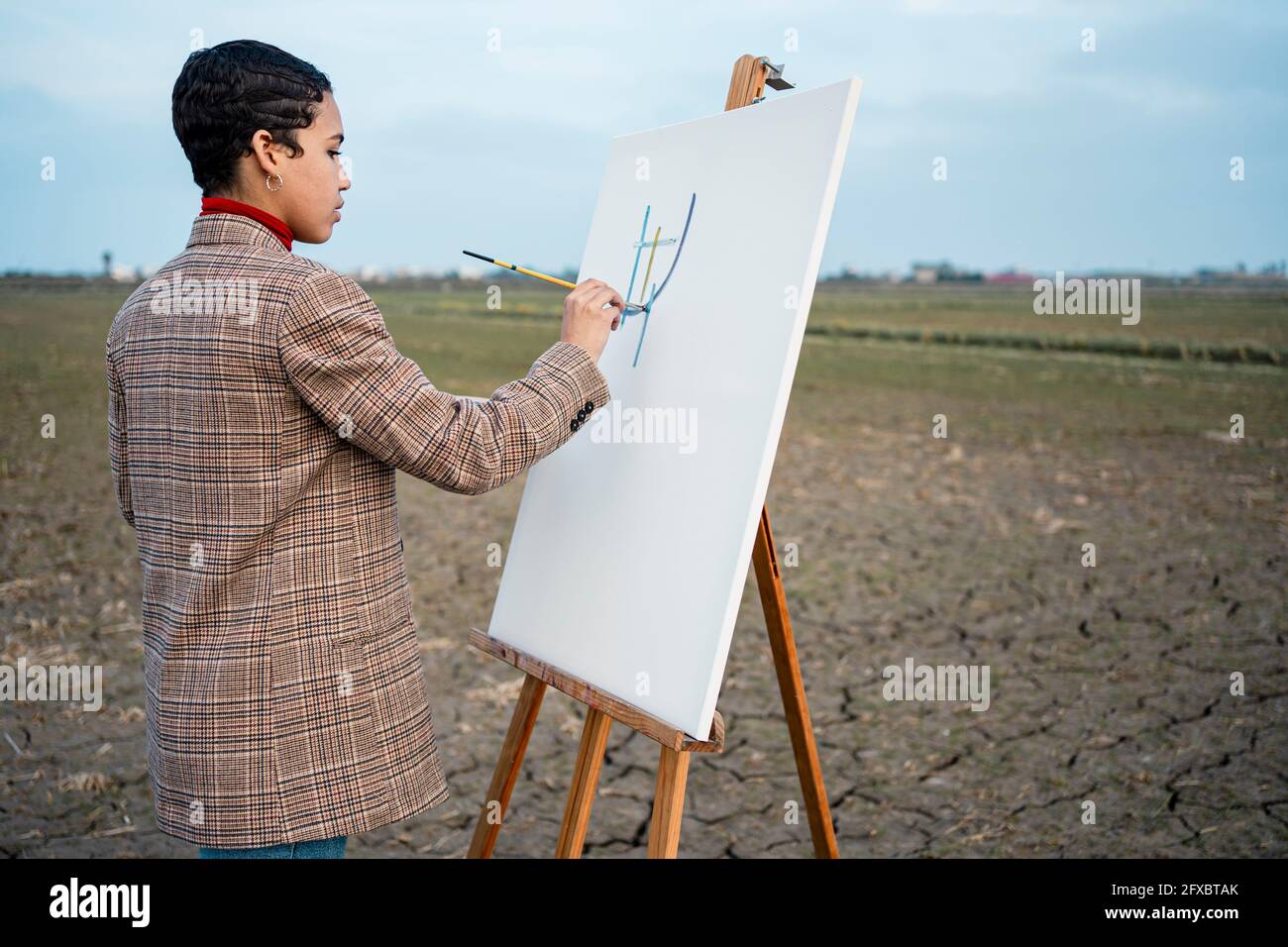 Woman painting at easel hi-res stock photography and images - Alamy