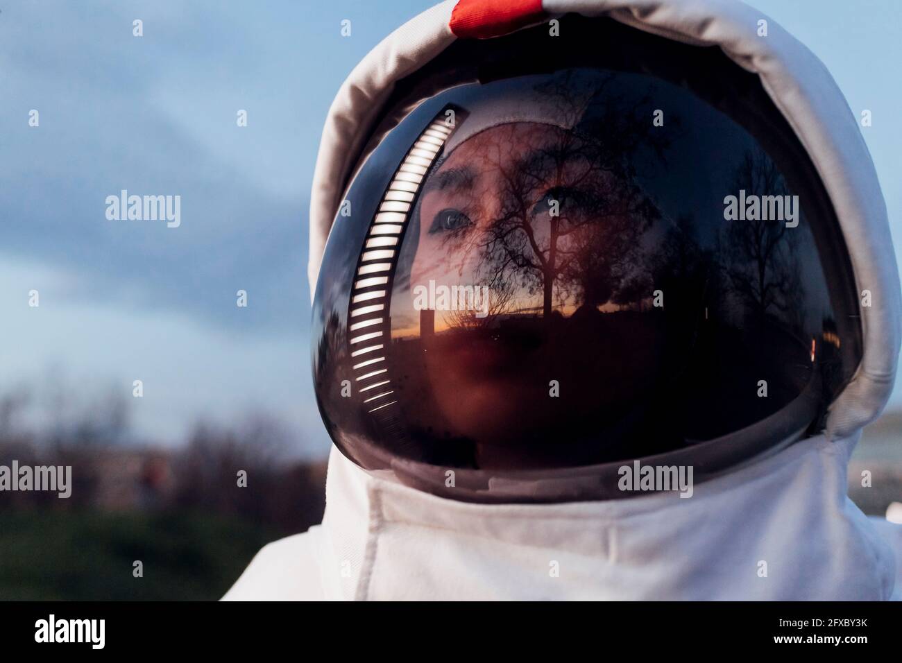 Astronaut helmet reflection hi-res stock photography and images - Alamy