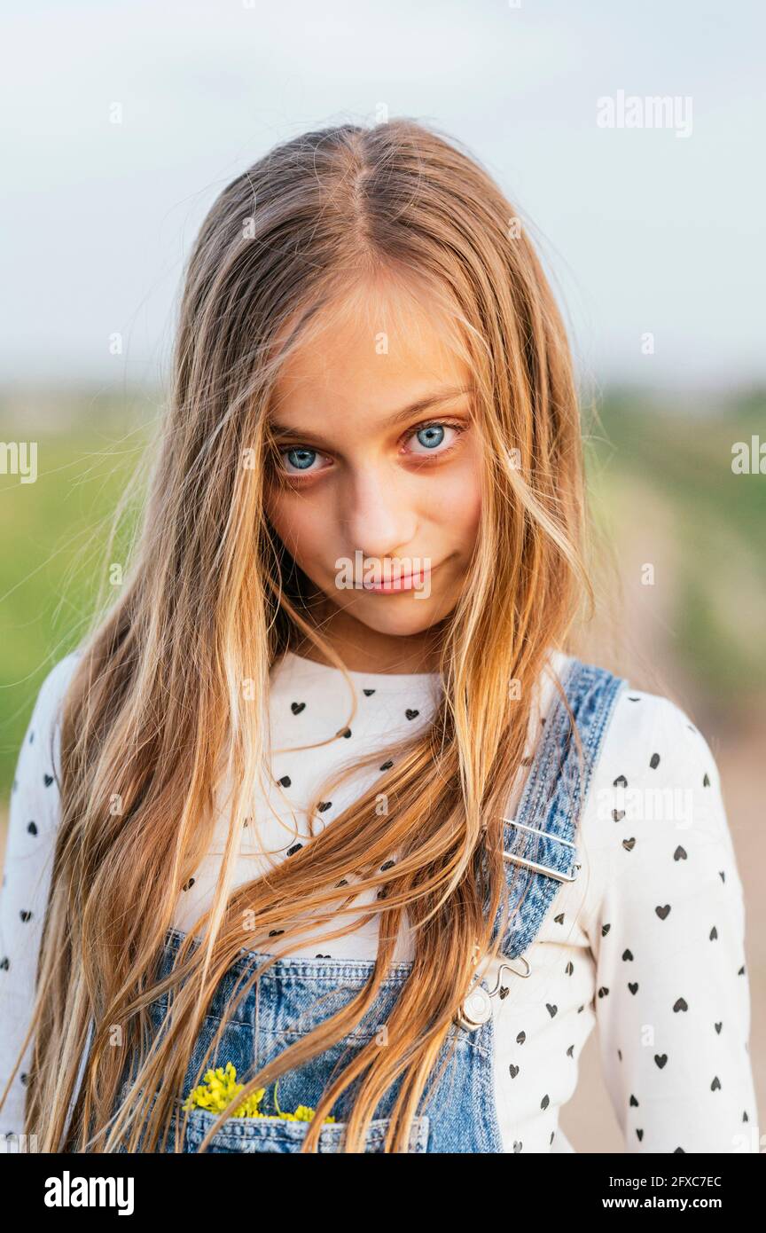 Blond hair blue eyes girl hi-res stock photography and images - Alamy