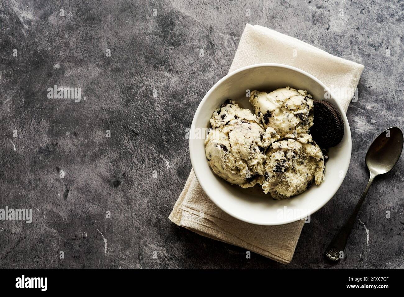 Cookies and cream ice cream Stock Photo Alamy