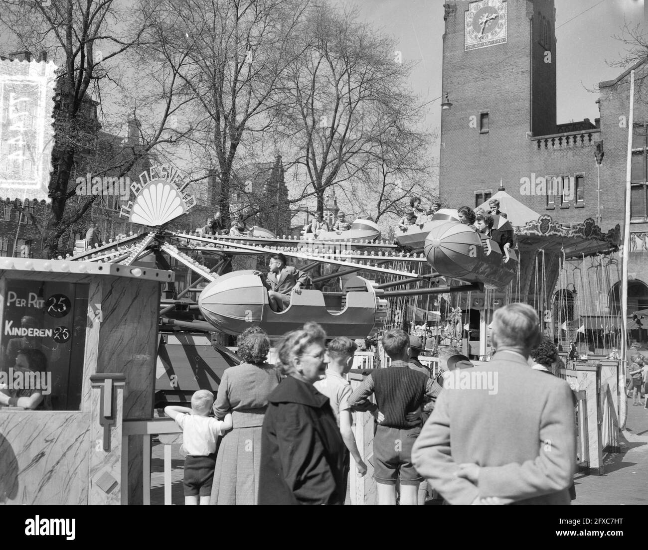 National holiday; fair at the Beursplein in Amsterdam, May 5, 1956, exhibition buildings, fairgrounds, The Netherlands, 20th century press agency photo, news to remember, documentary, historic photography 1945-1990, visual stories, human history of the Twentieth Century, capturing moments in time Stock Photo