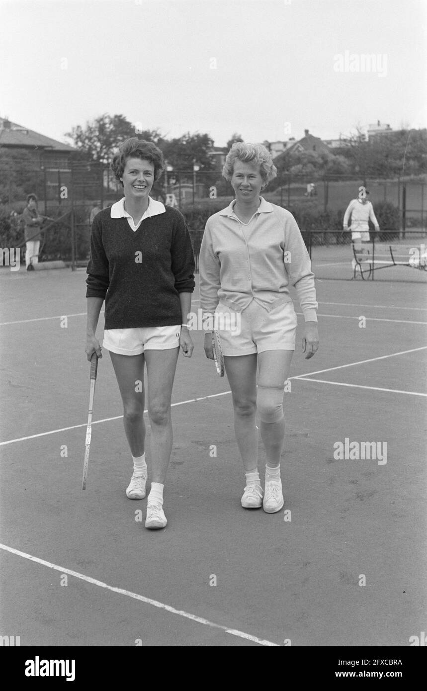 National Tennis Championships Chalk (L). Mrs. Storm and Roos, August 14, 1961, championships, tennis, The Netherlands, 20th century press agency photo, news to remember, documentary, historic photography 1945-1990, visual stories, human history of the Twentieth Century, capturing moments in time Stock Photo