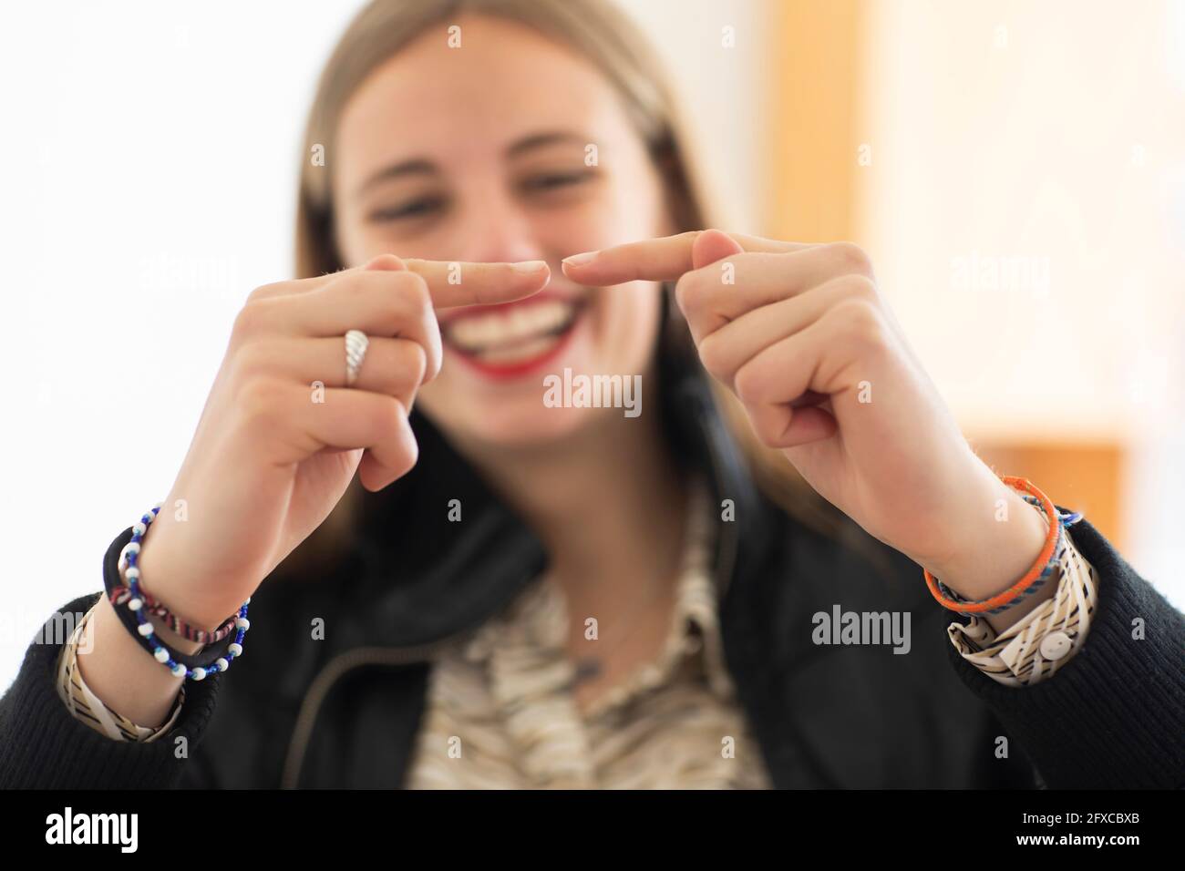 Ring finger woman hi-res stock photography and images - Alamy