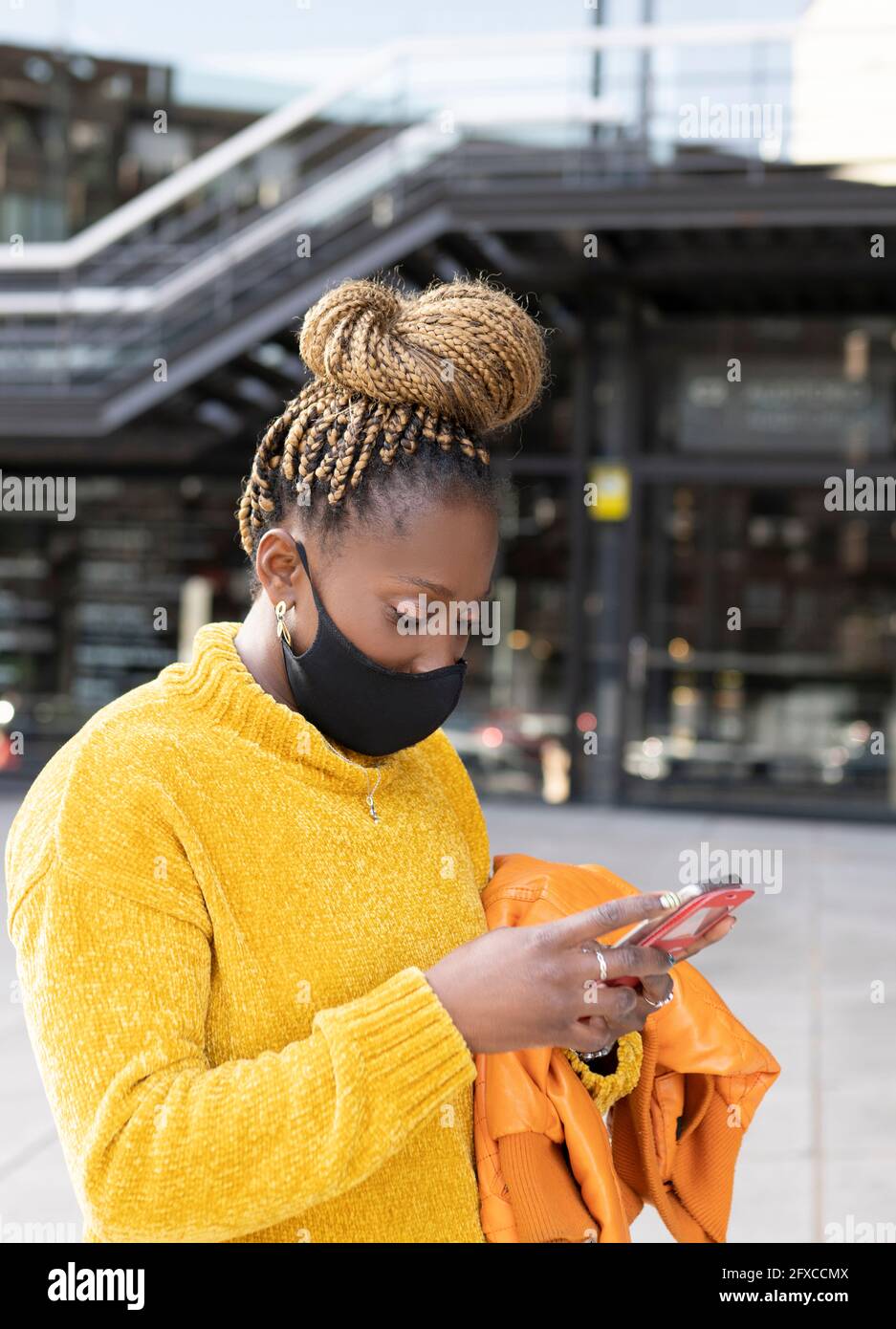 African woman face mask hi-res stock photography and images - Alamy