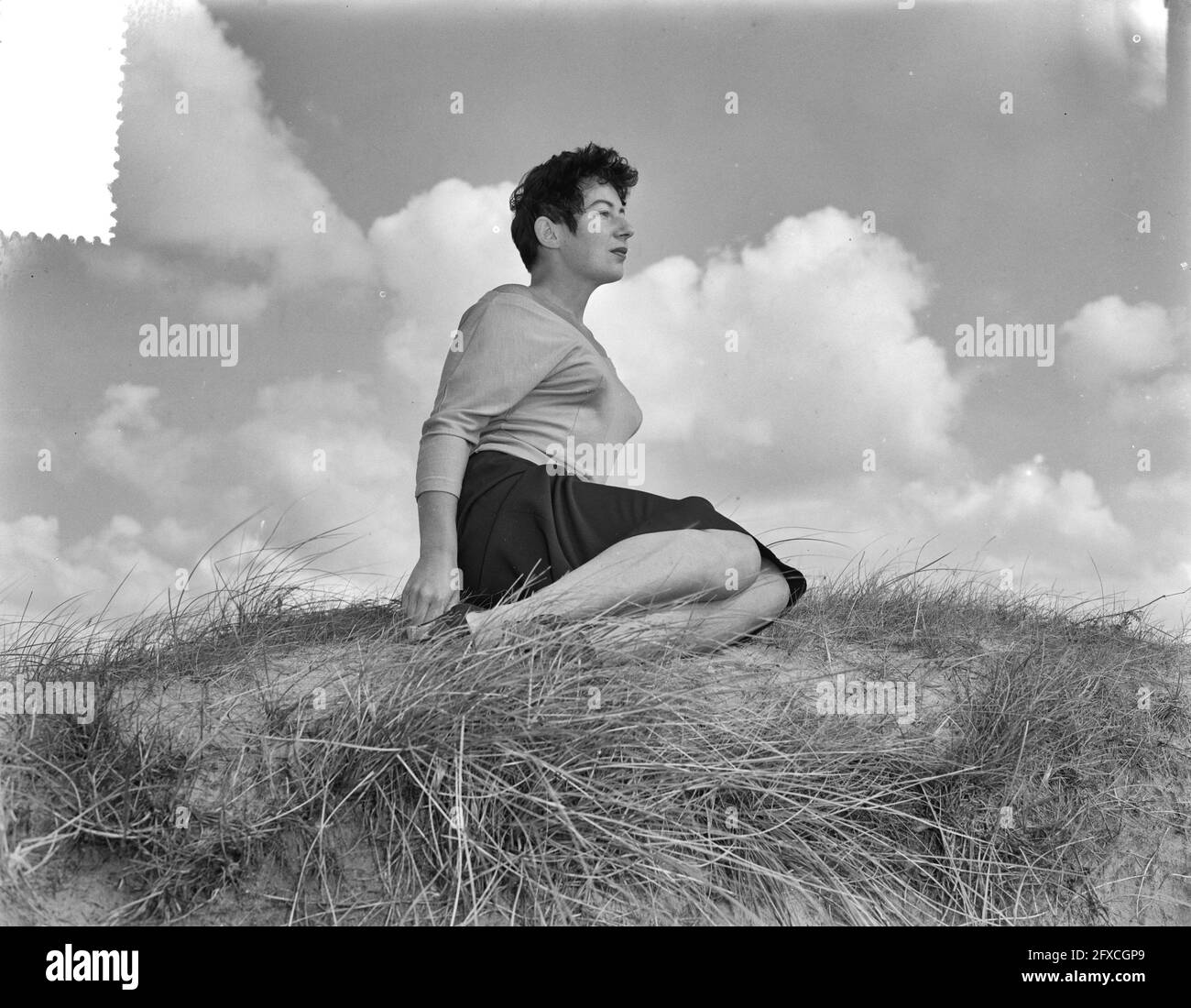 Recordings of bathing beauties ( Pin Up ), September 22, 1955, RECORDS, Pin  Ups, The Netherlands, 20th century press agency photo, news to remember,  documentary, historic photography 1945-1990, visual stories, human history