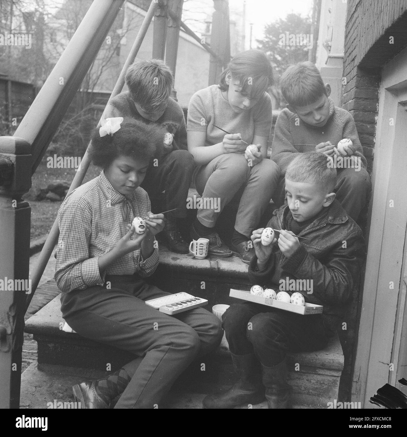 Coloring Easter Eggs (children on a sidewalk), March 26, 1964, COLORING, Children, PAUSE EGGS, sidewalks, The Netherlands, 20th century press agency photo, news to remember, documentary, historic photography 1945-1990, visual stories, human history of the Twentieth Century, capturing moments in time Stock Photo