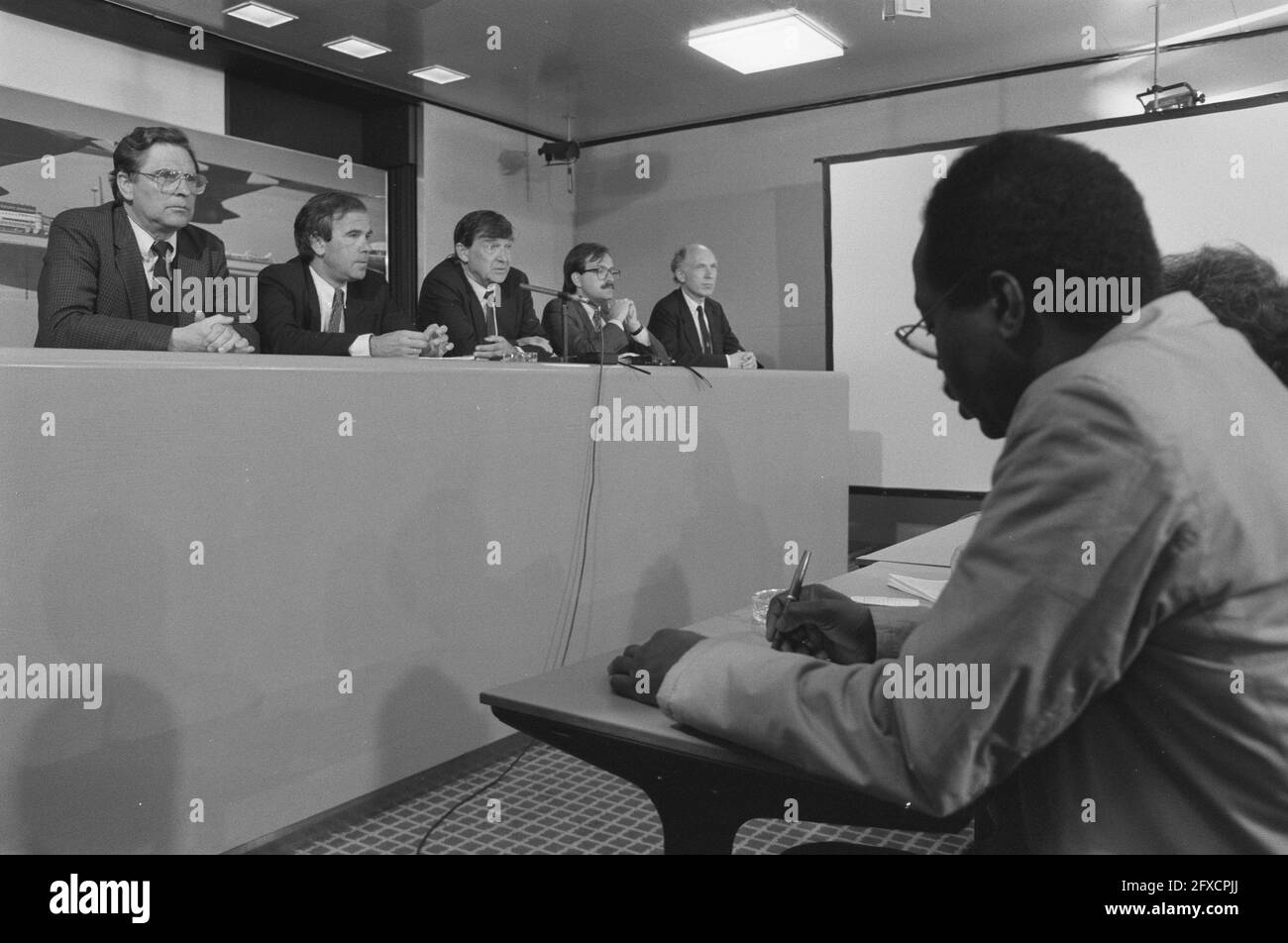 Parliamentary delegation back from Suriname at Schiphol Airport, November 13, 1988, The Netherlands, 20th century press agency photo, news to remember, documentary, historic photography 1945-1990, visual stories, human history of the Twentieth Century, capturing moments in time Stock Photo