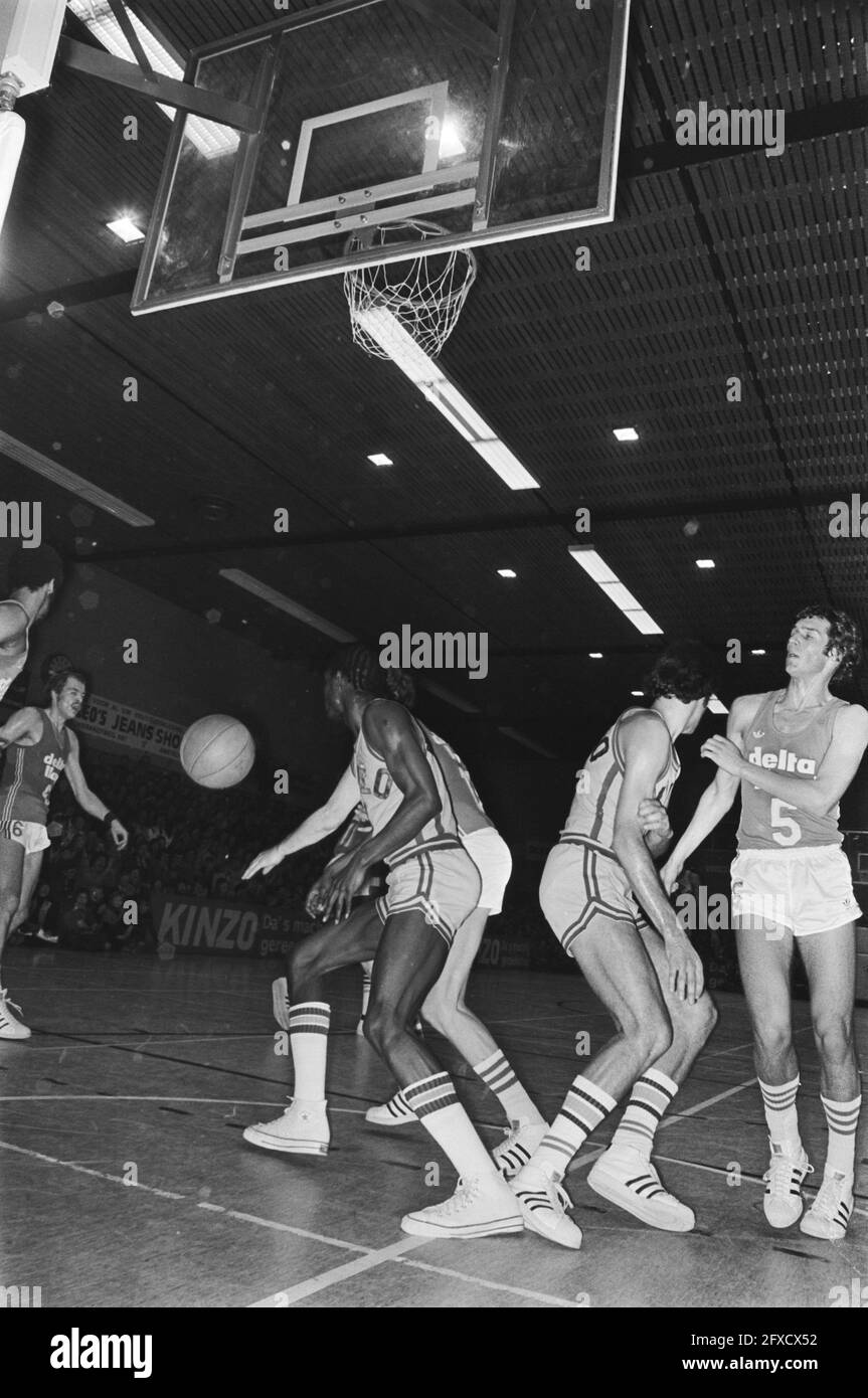 Basketball in the 1990 Black and White Stock Photos & Images Alamy