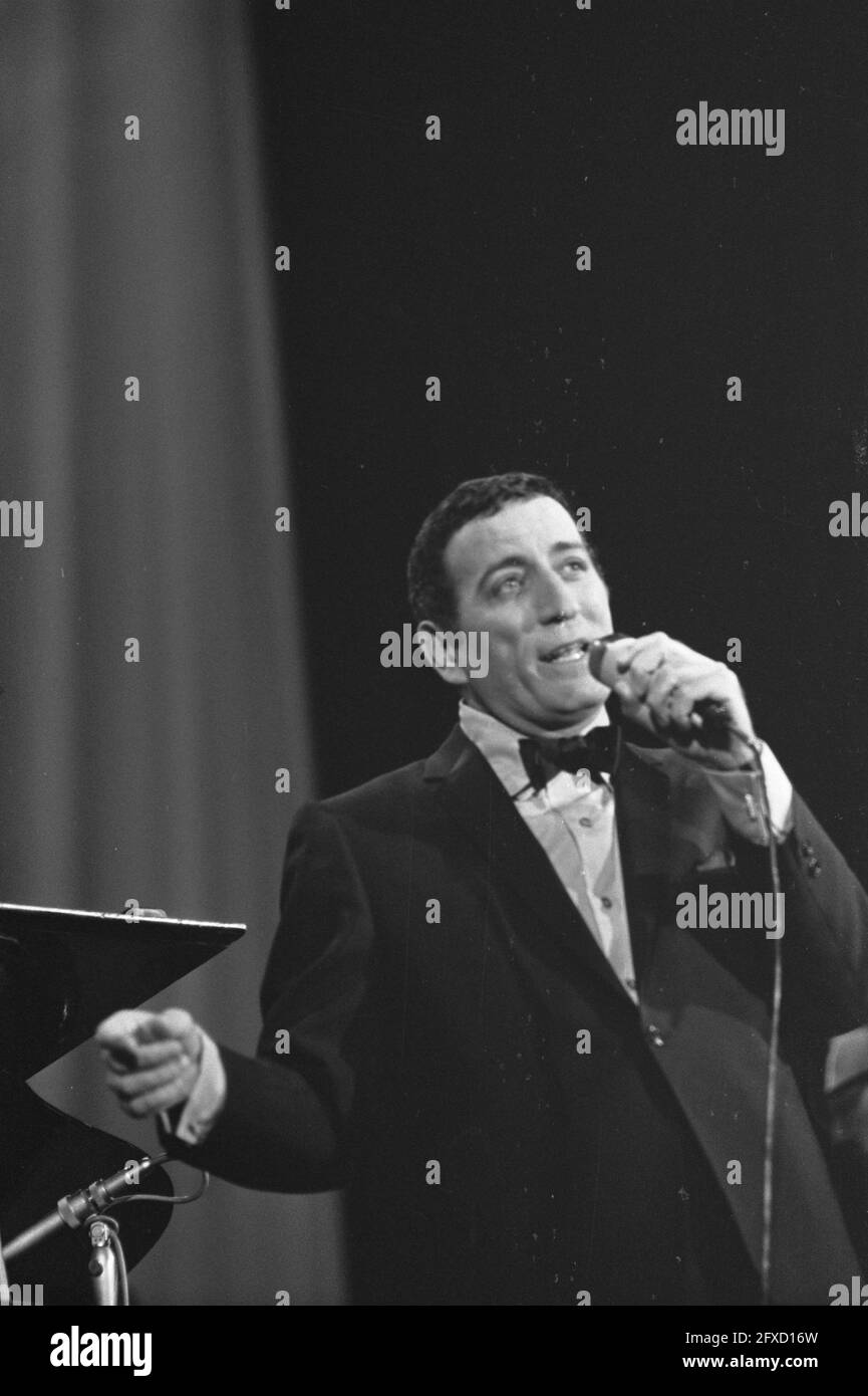 Performance of American singer Tony Bennett, October 2, 1966, music, singers, The Netherlands, 20th century press agency photo, news to remember, documentary, historic photography 1945-1990, visual stories, human history of the Twentieth Century, capturing moments in time Stock Photo