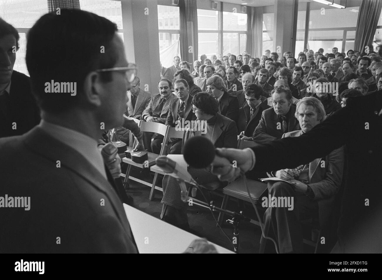 Staff meeting in the canteen, March 18, 1977, labor disputes, protests, employees, The Netherlands, 20th century press agency photo, news to remember, documentary, historic photography 1945-1990, visual stories, human history of the Twentieth Century, capturing moments in time Stock Photo