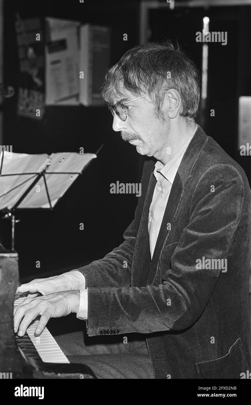 Pianist reinbert de leeuw hi-res stock photography and images - Alamy