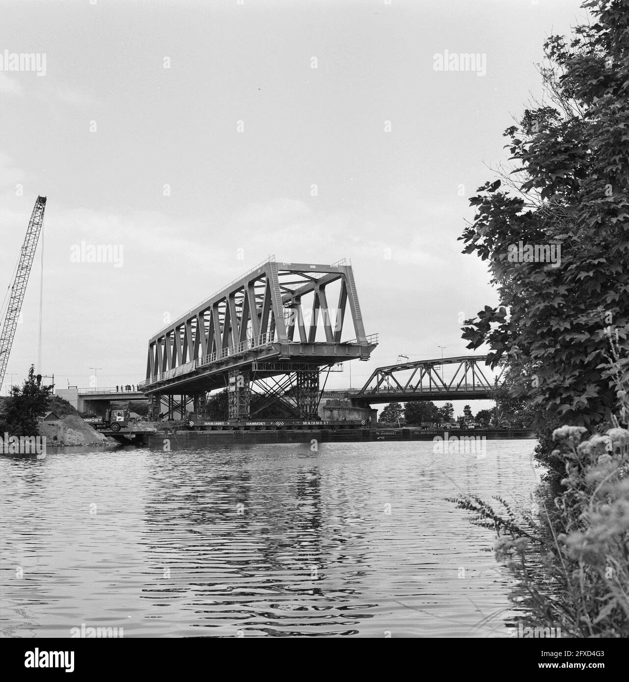 Placement of 110 ton railroad bridge over Maas Waal canal, July 31, 1977,  bridges, The Netherlands, 20th century press agency photo, news to  remember, documentary, historic photography 1945-1990, visual stories,  human history