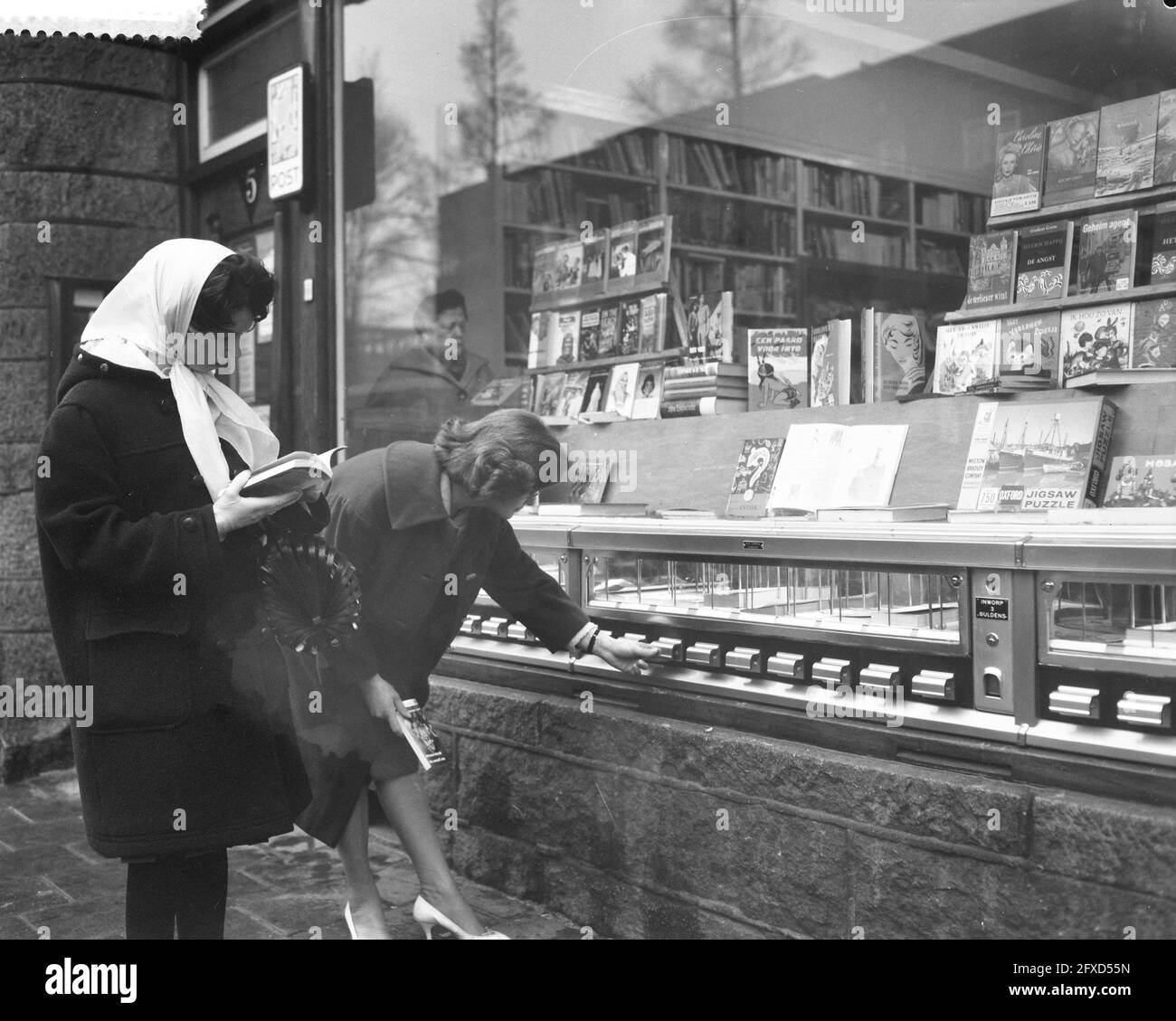 Pocket book machine in the Torn Krusemanstraat in Amsterd, February 10, 1960, The Netherlands, 20th century press agency photo, news to remember, documentary, historic photography 1945-1990, visual stories, human history of the Twentieth Century, capturing moments in time Stock Photo