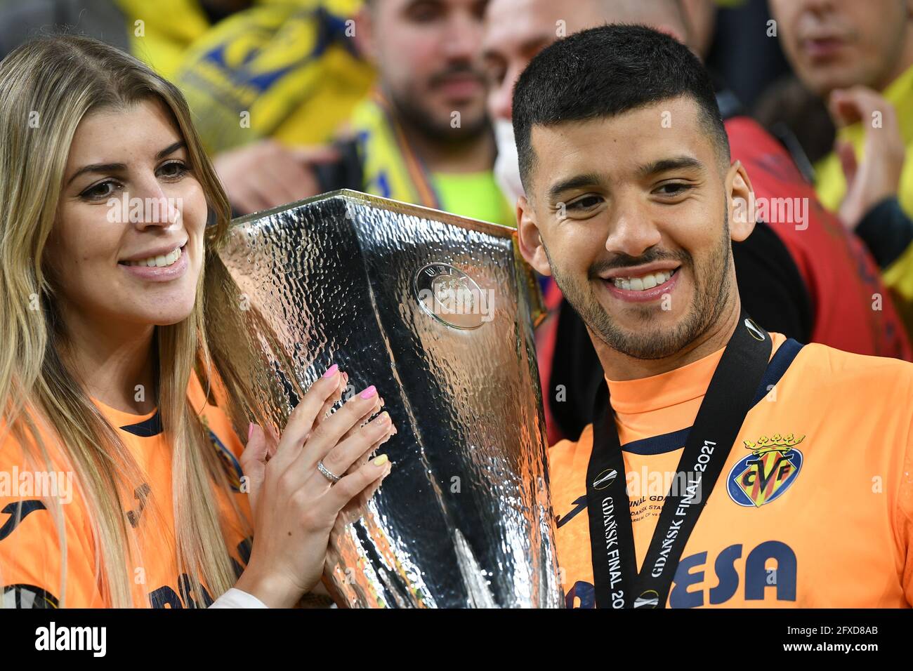 Villarreal's Geronimo Rulli poses with his partner and the trophy after the  UEFA Europa League final, at Gdansk Stadium, Poland. Picture date:  Wednesday May 26, 2021 Stock Photo - Alamy