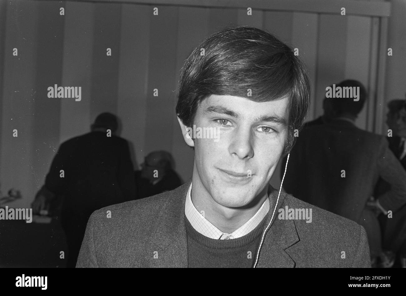 Sportfonds Leo v.d. Kar announces sportsmen who will be broadcast Hergen Spits (cricket), headline, no. 10, Wim van Abcoude (decathlon), headline, February 6, 1969, CRICKET, Sportfonds, Sportsmen, The Netherlands, 20th century press agency photo, news to remember, documentary, historic photography 1945-1990, visual stories, human history of the Twentieth Century, capturing moments in time Stock Photo