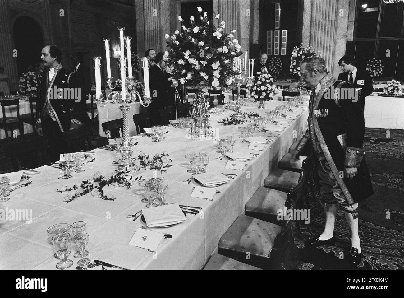State visit President Mitterand of France; dinner table with lackey, February 6, 1984, dinners, lackeys, state visits, The Netherlands, 20th century press agency photo, news to remember, documentary, historic photography 1945-1990, visual stories, human history of the Twentieth Century, capturing moments in time Stock Photo