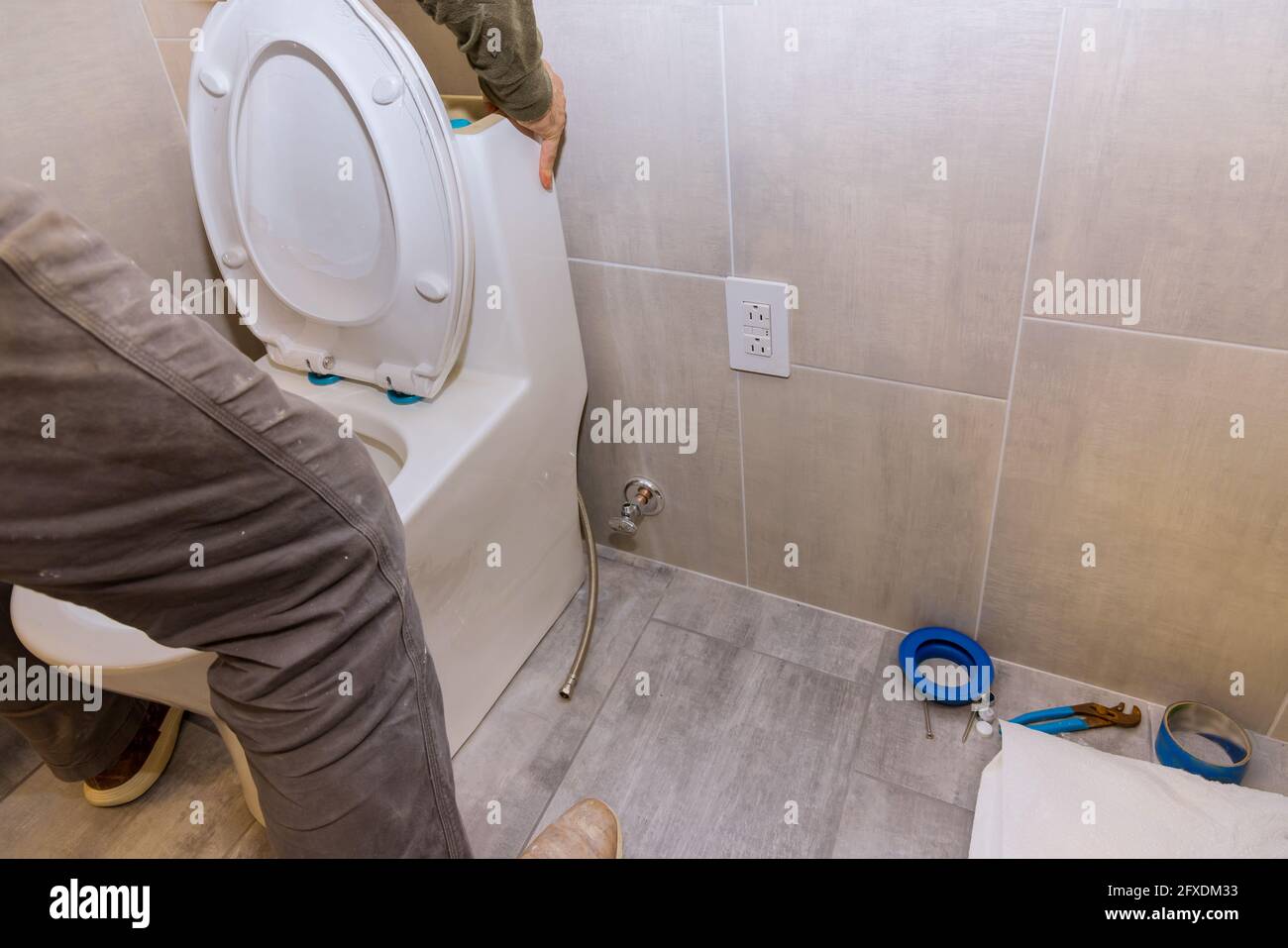 Big Family Waiting Line Go Bathroom Stock Photo 1999787078 | Shutterstock, image size:1300x957