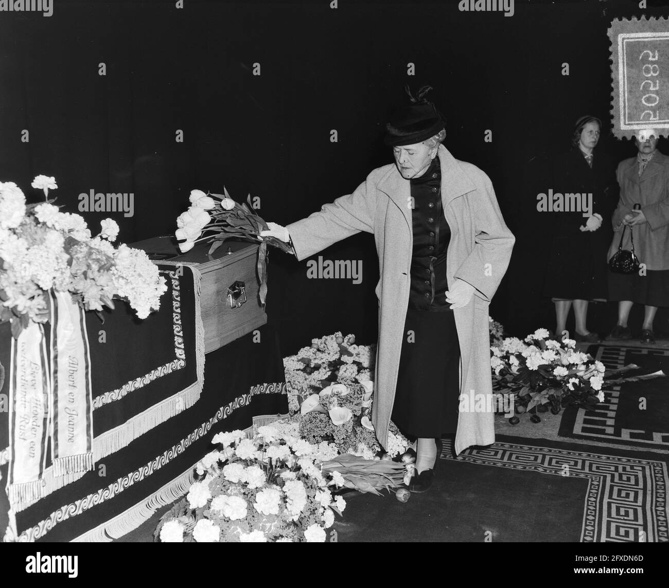 Stadsschouwburg Amsterdam. Funeral of actress Julia Cuypers (1872-1952).  Rika Hopper lays flowers on the coffin, April 17, 1952, actors, funerals,  theaters, The Netherlands, 20th century press agency photo, news to  remember, documentary,