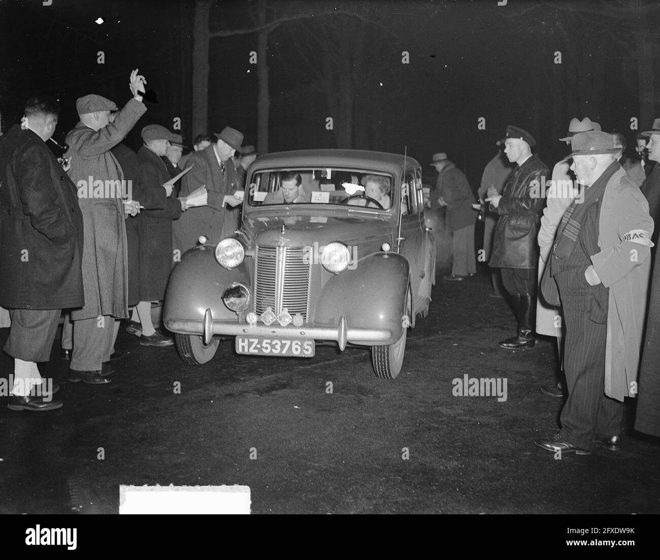 Spectators Cars High Resolution Stock Photography And Images Alamy