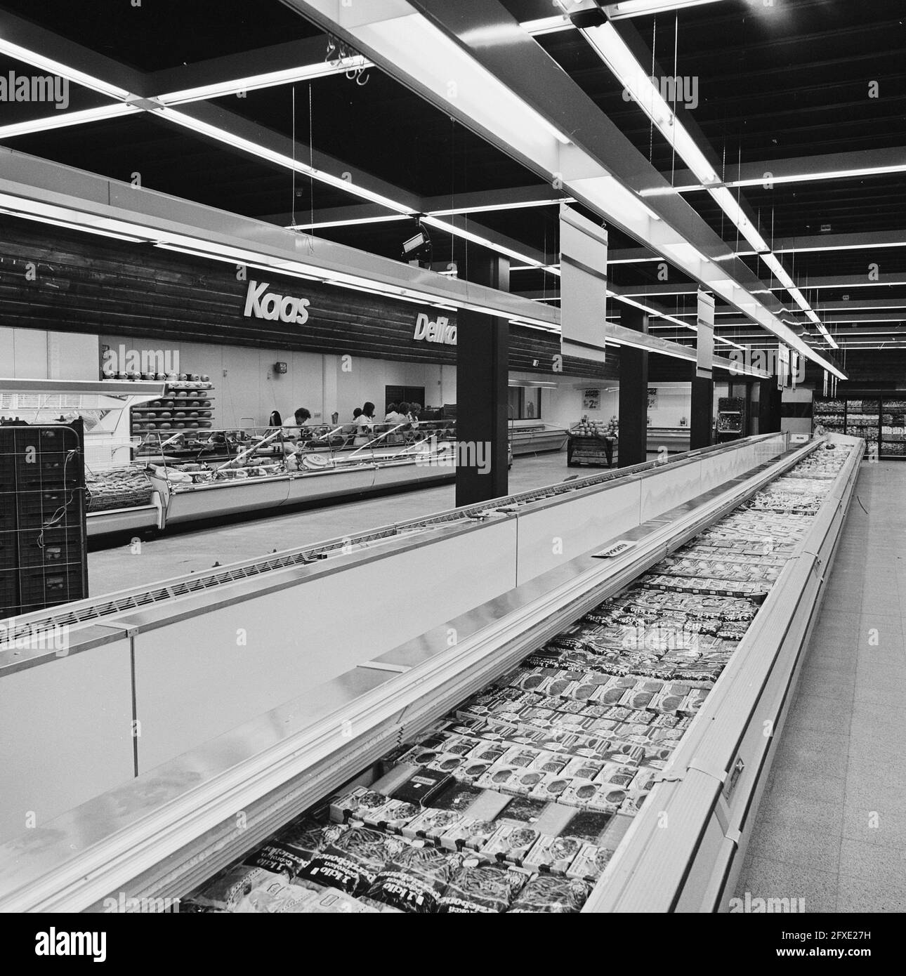 Supermarket freezers Black and White Stock Photos & Images Alamy