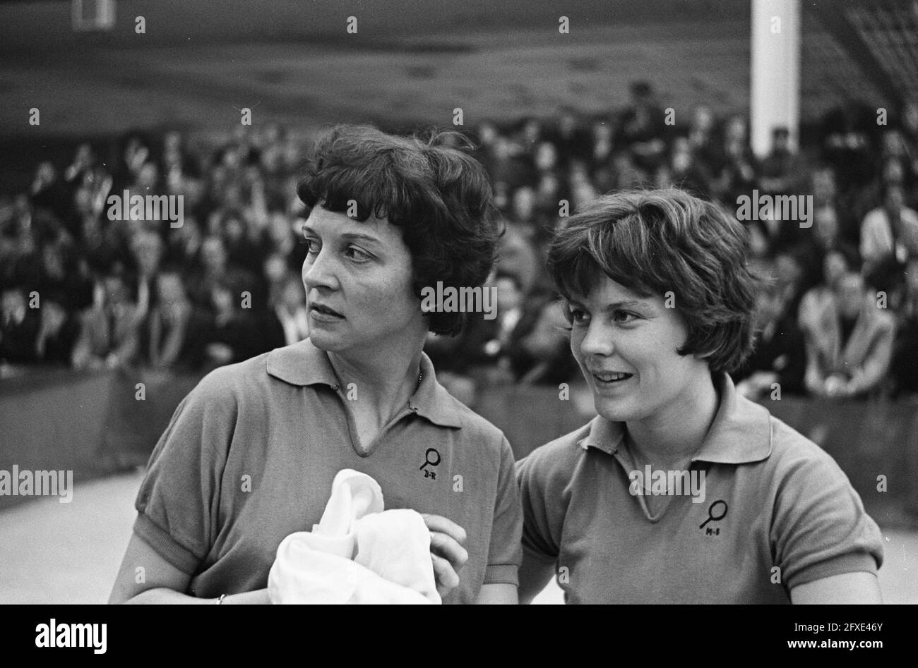 Table tennis championships in Utrecht. International tournament number 14 Diana Rowe and Miss Shannon (15+16), October 6, 1963, Table tennis, championships, tournaments, The Netherlands, 20th century press agency photo, news to remember, documentary, historic photography 1945-1990, visual stories, human history of the Twentieth Century, capturing moments in time Stock Photo