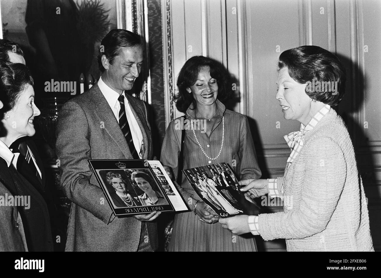 Kon beatrix accepts 1st lp hi-res stock photography and images - Alamy