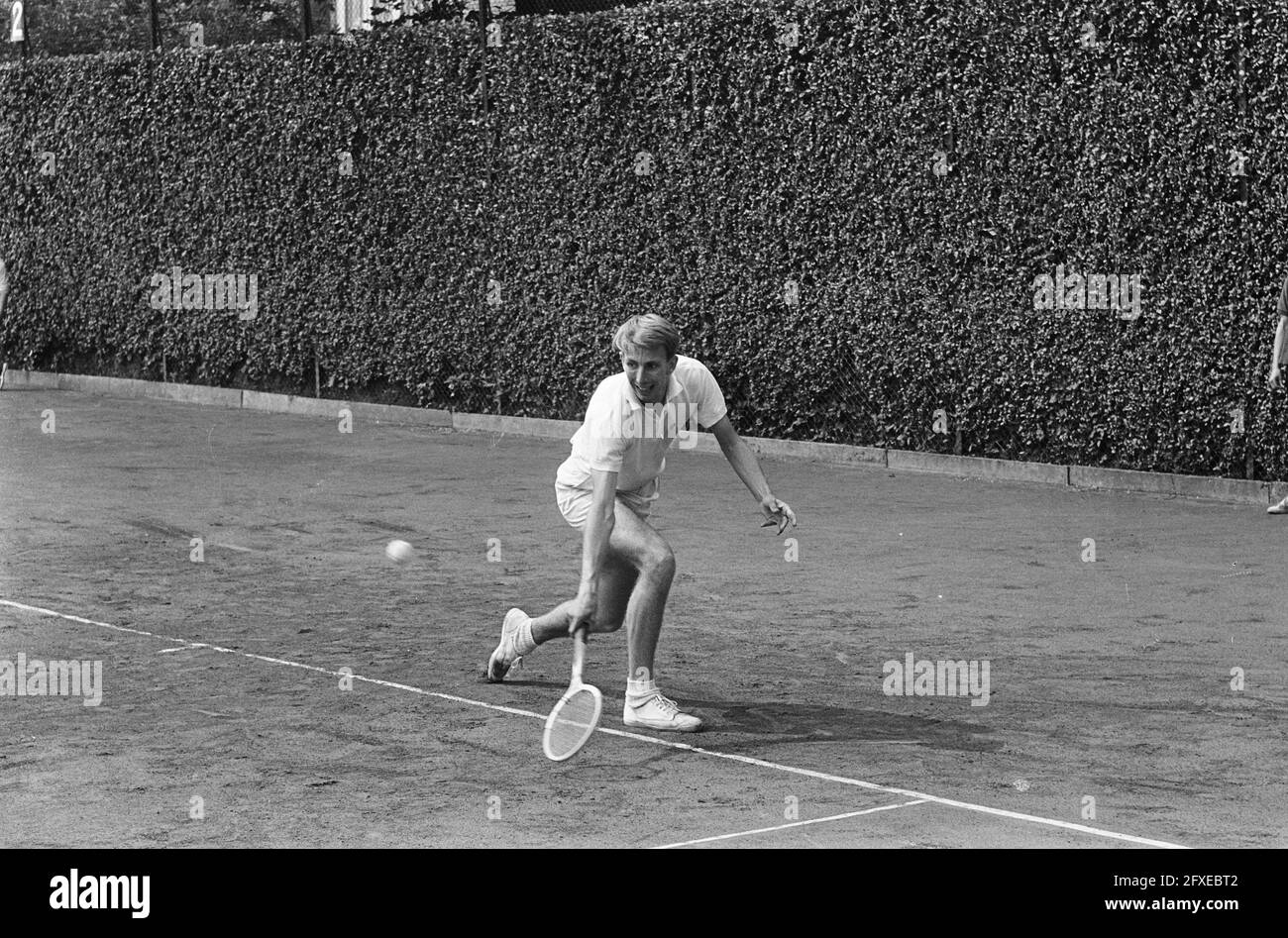 Tennis tournament in Hilversum, the Dutchman Evert Schneid in action, July 19, 1965, tennis, tournaments, The Netherlands, 20th century press agency photo, news to remember, documentary, historic photography 1945-1990, visual stories, human history of the Twentieth Century, capturing moments in time Stock Photo