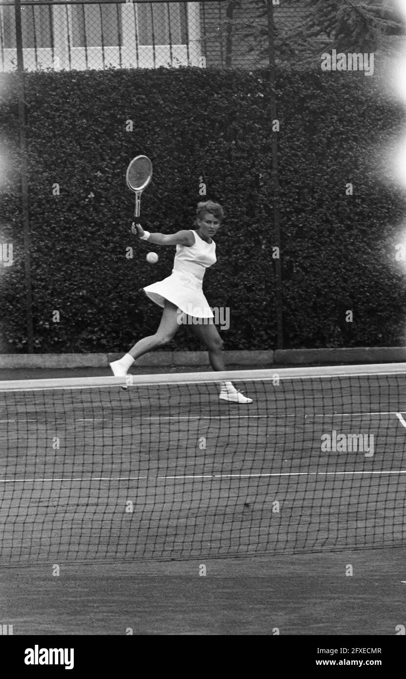 Tennis at Hilversum Lesley Turner during match, July 23, 1964, TENNIS ...