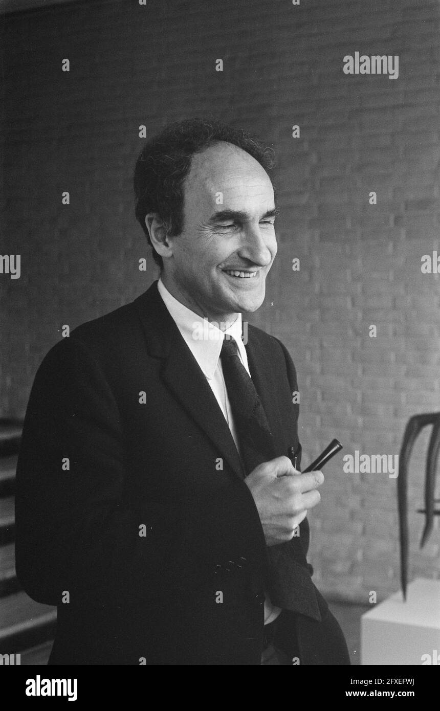 Exhibition of the Spanish artist Eduardo Chilli in Stedelijk Museum Amsterdam opened E. Chillida (head), April 25, 1969, CHILLIDES, artists, museums, exhibitions, The Netherlands, 20th century press agency photo, news to remember, documentary, historic photography 1945-1990, visual stories, human history of the Twentieth Century, capturing moments in time Stock Photo