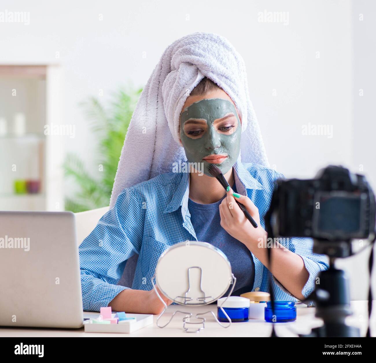 The beauty blogger recording video for vlog Stock Photo - Alamy