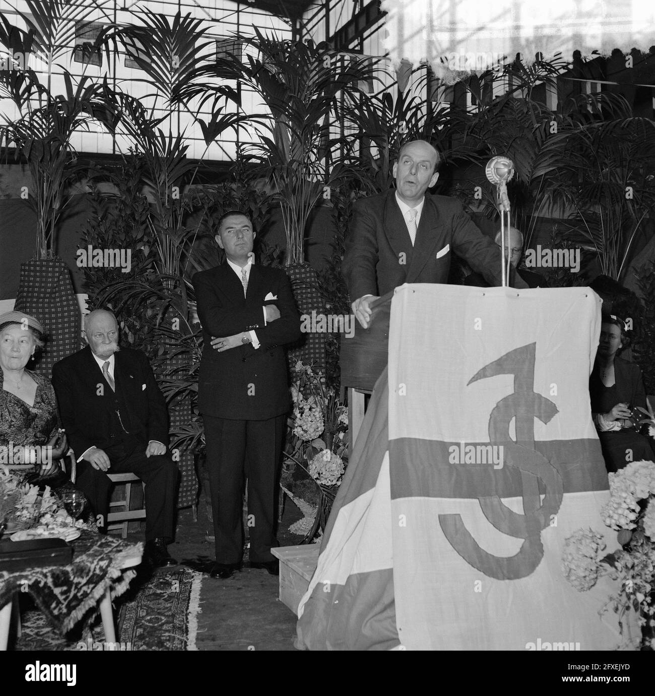 Launch Jacob Verolme at Jan Smit en Zonen Alblasserdam, 14 May 1957, Launchings, The Netherlands, 20th century press agency photo, news to remember, documentary, historic photography 1945-1990, visual stories, human history of the Twentieth Century, capturing moments in time Stock Photo