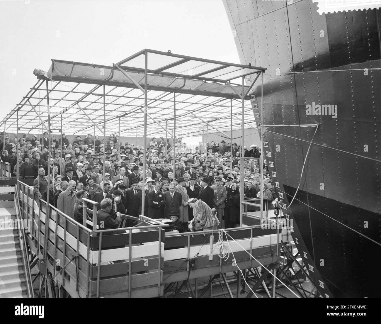 Rotterdam shipyards Black and White Stock Photos & Images - Page 2 - Alamy