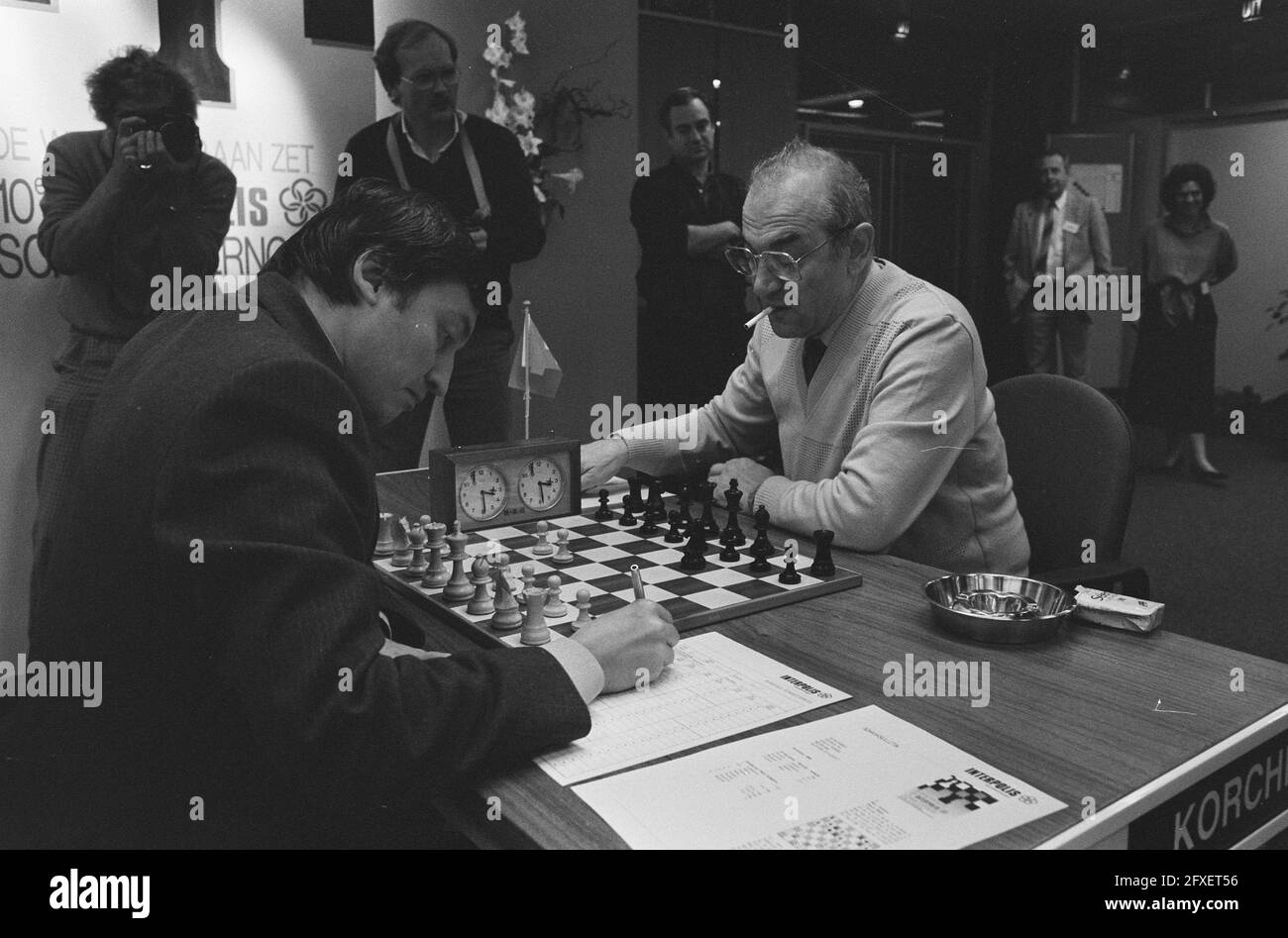 Viktor Korchnoi plays chess against Karpov. News Photo - Getty Images