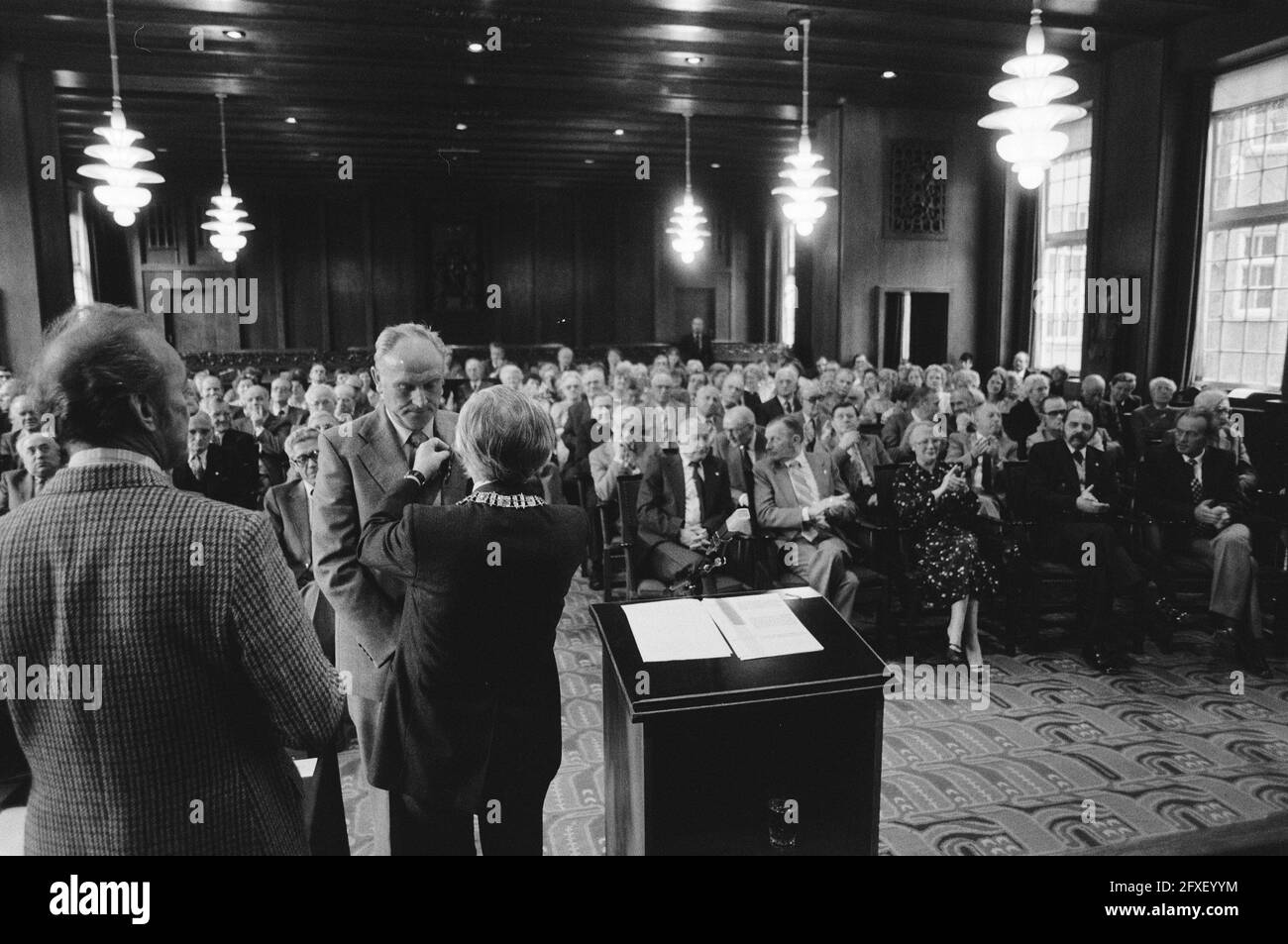 Traditional ribbon ceremony at many places in the Netherlands, overview of the ceremony, 29 April 1981, LINTJESREGEN, Awards, The Netherlands, 20th century press agency photo, news to remember, documentary, historic photography 1945-1990, visual stories, human history of the Twentieth Century, capturing moments in time Stock Photo