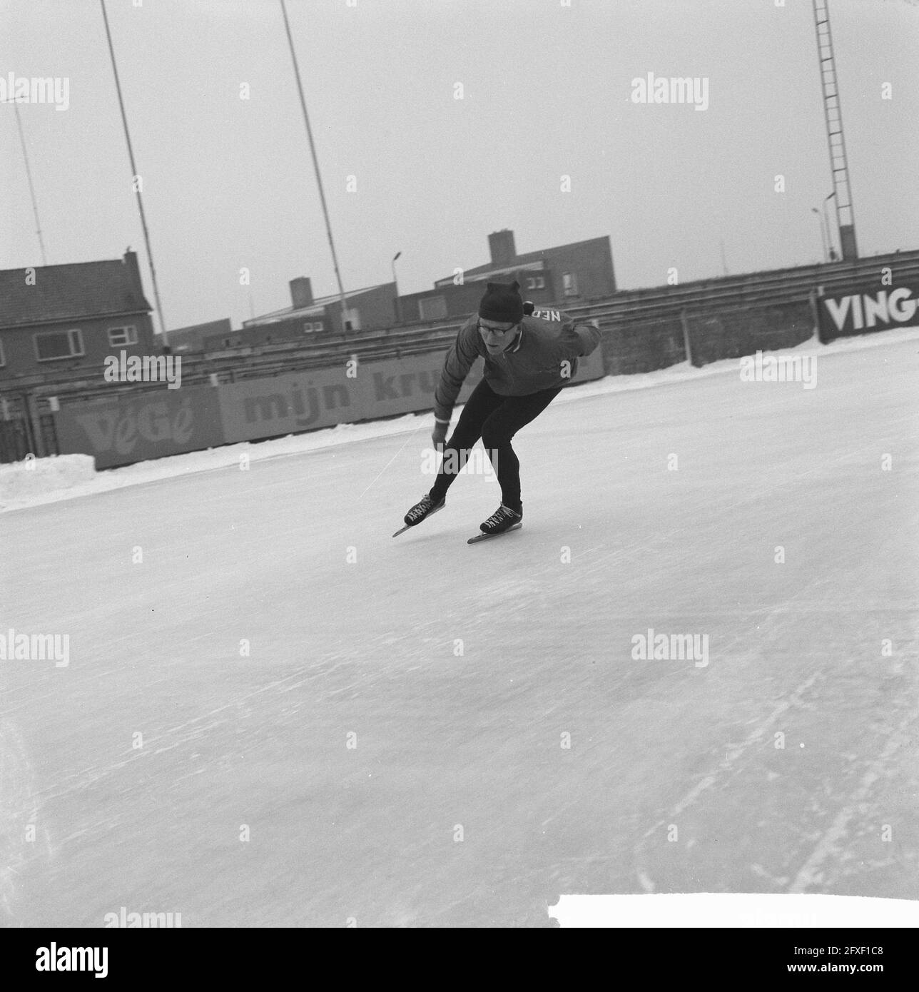 Training Dutch core team on Deventer artificial ice rink. Piet Nottet, December 12, 1963, skating, sports, The Netherlands, 20th century press agency photo, news to remember, documentary, historic photography 1945-1990, visual stories, human history of the Twentieth Century, capturing moments in time Stock Photo