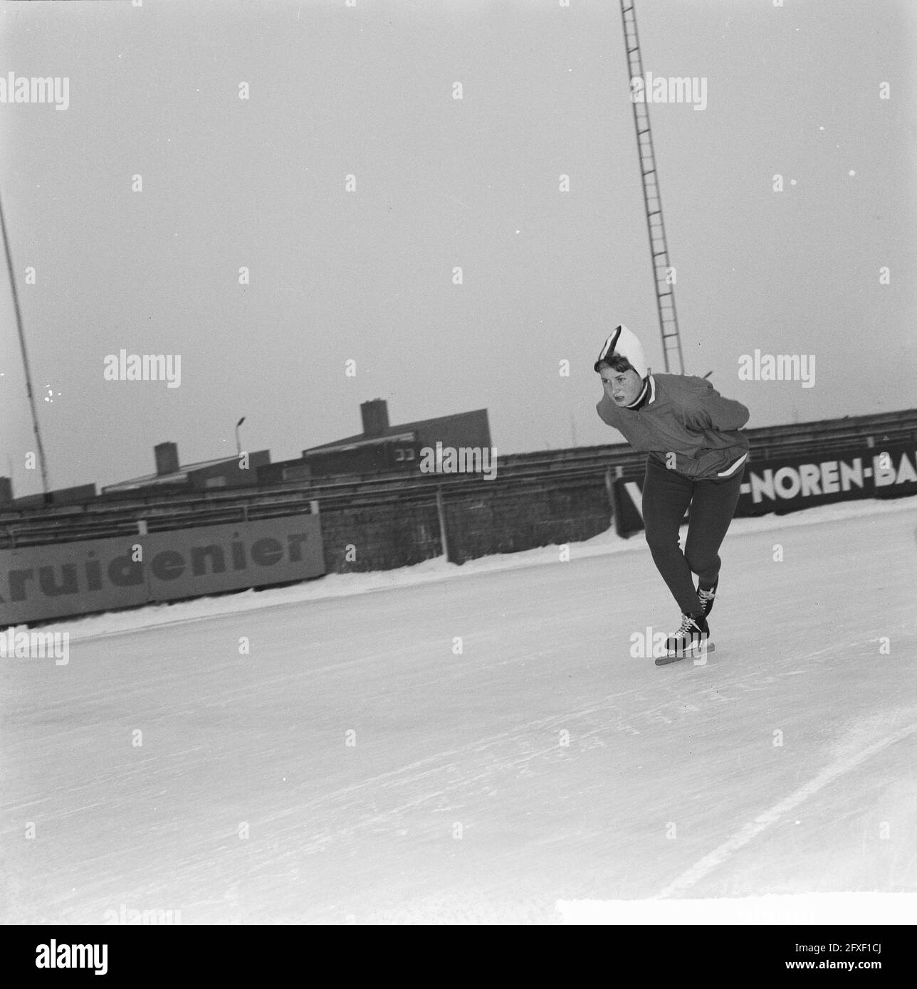 Training Dutch core team on Deventer artificial ice rink. Willy de Beer, December 12, 1963, skating, sports, The Netherlands, 20th century press agency photo, news to remember, documentary, historic photography 1945-1990, visual stories, human history of the Twentieth Century, capturing moments in time Stock Photo