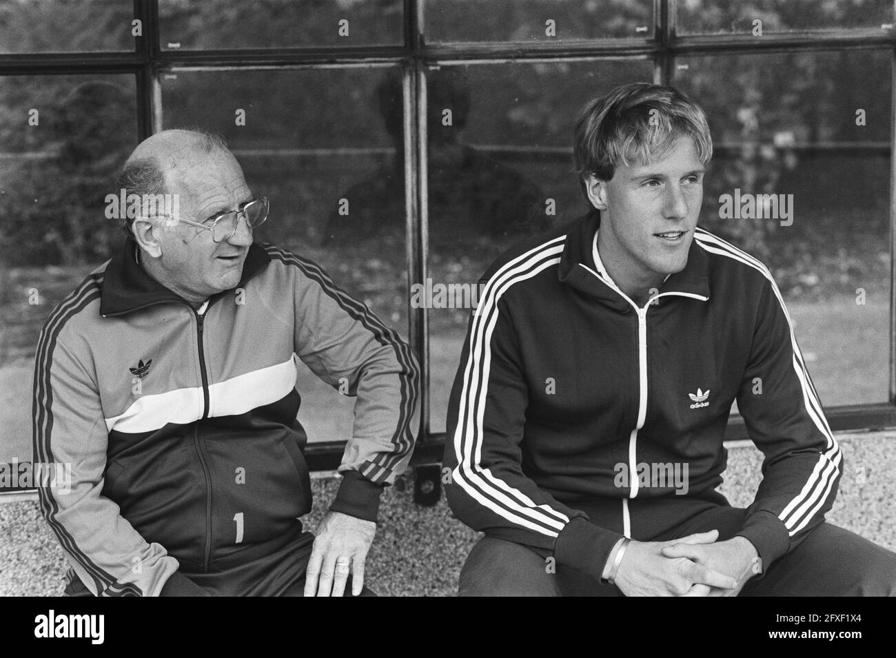 Training Dutch national team in Zeist; Cees Rijvers and goalkeeper Van Breukelen (r), August 18, 1982, goalkeepers, sports, soccer, The Netherlands, 20th century press agency photo, news to remember, documentary, historic photography 1945-1990, visual stories, human history of the Twentieth Century, capturing moments in time Stock Photo