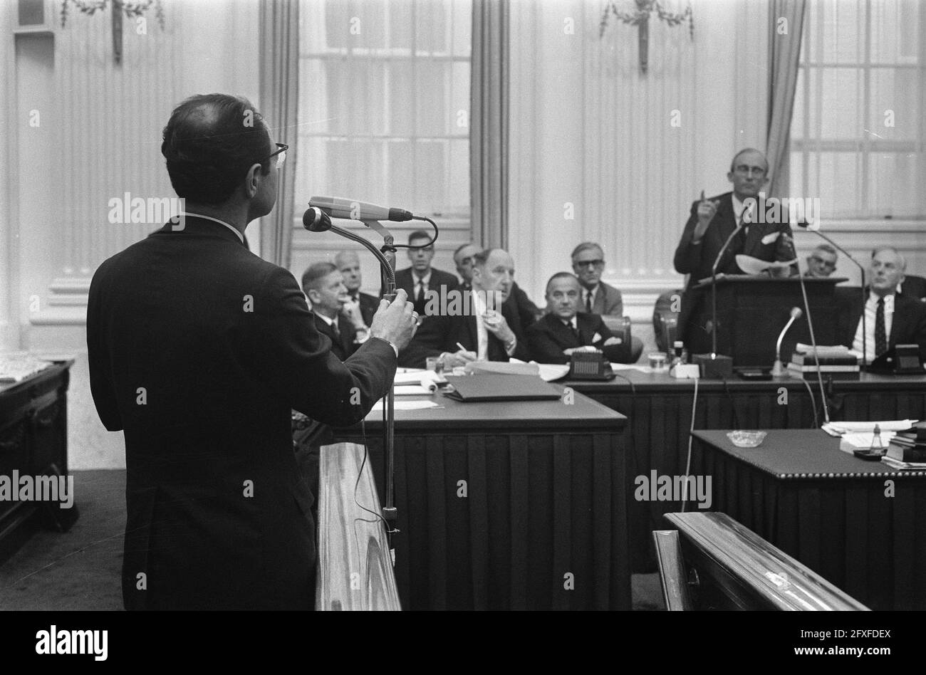 House of Representatives, government answers after first round of party debates. Interruption by E.L. Berg (PVDA, on the back), right Minister Witteveen, October 16, 1969, chamber debates, ministers, politice, politics, The Netherlands, 20th century press agency photo, news to remember, documentary, historic photography 1945-1990, visual stories, human history of the Twentieth Century, capturing moments in time Stock Photo