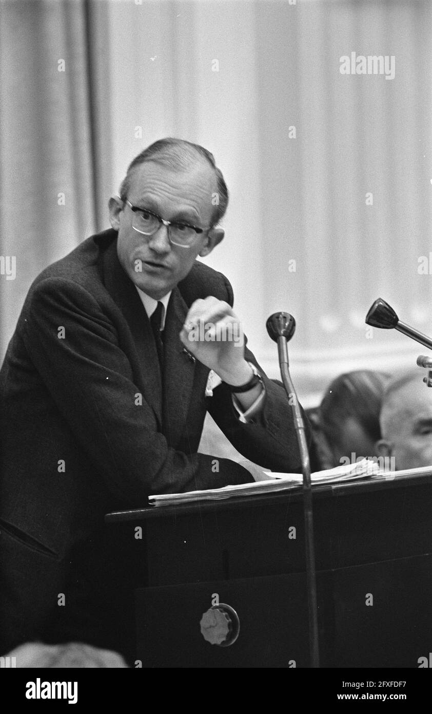 House of Representatives, government answers after first round of party debates. Minister Witteveen (finance) speaking, October 16, 1969, Debates, The Netherlands, 20th century press agency photo, news to remember, documentary, historic photography 1945-1990, visual stories, human history of the Twentieth Century, capturing moments in time Stock Photo