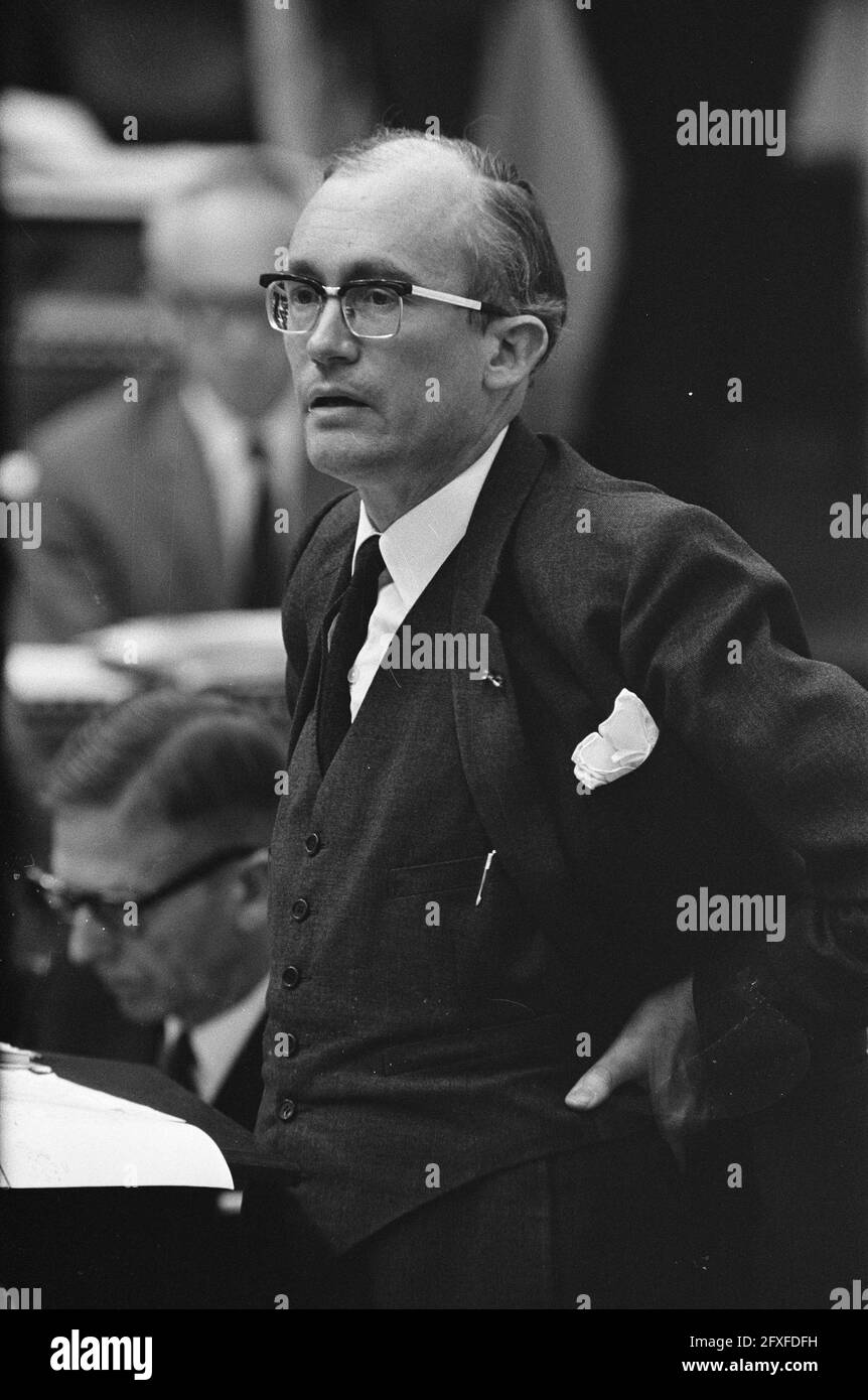 House of Representatives, government answers after first round debates of the parties. Minister Witteveen, October 16, 1969, Debates, The Netherlands, 20th century press agency photo, news to remember, documentary, historic photography 1945-1990, visual stories, human history of the Twentieth Century, capturing moments in time Stock Photo